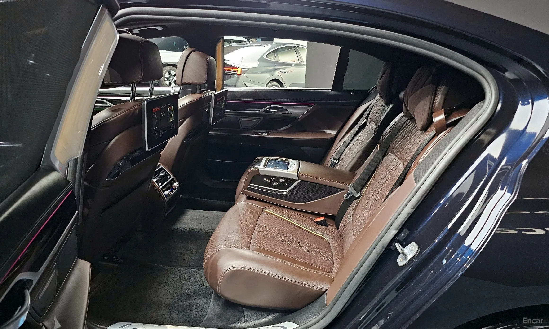 BMW 7 Series (G11) превью 11