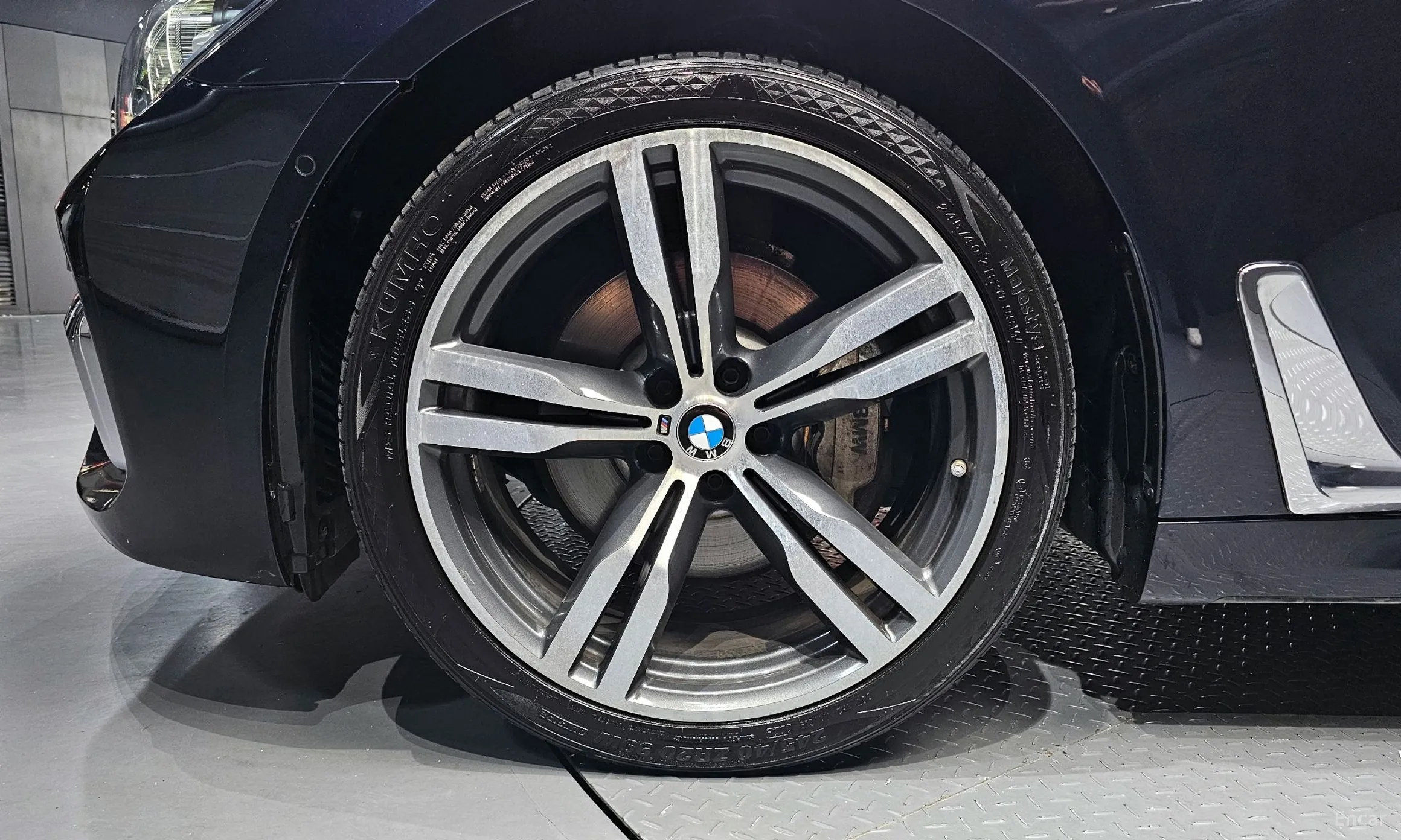 BMW 7 Series (G11) превью 5
