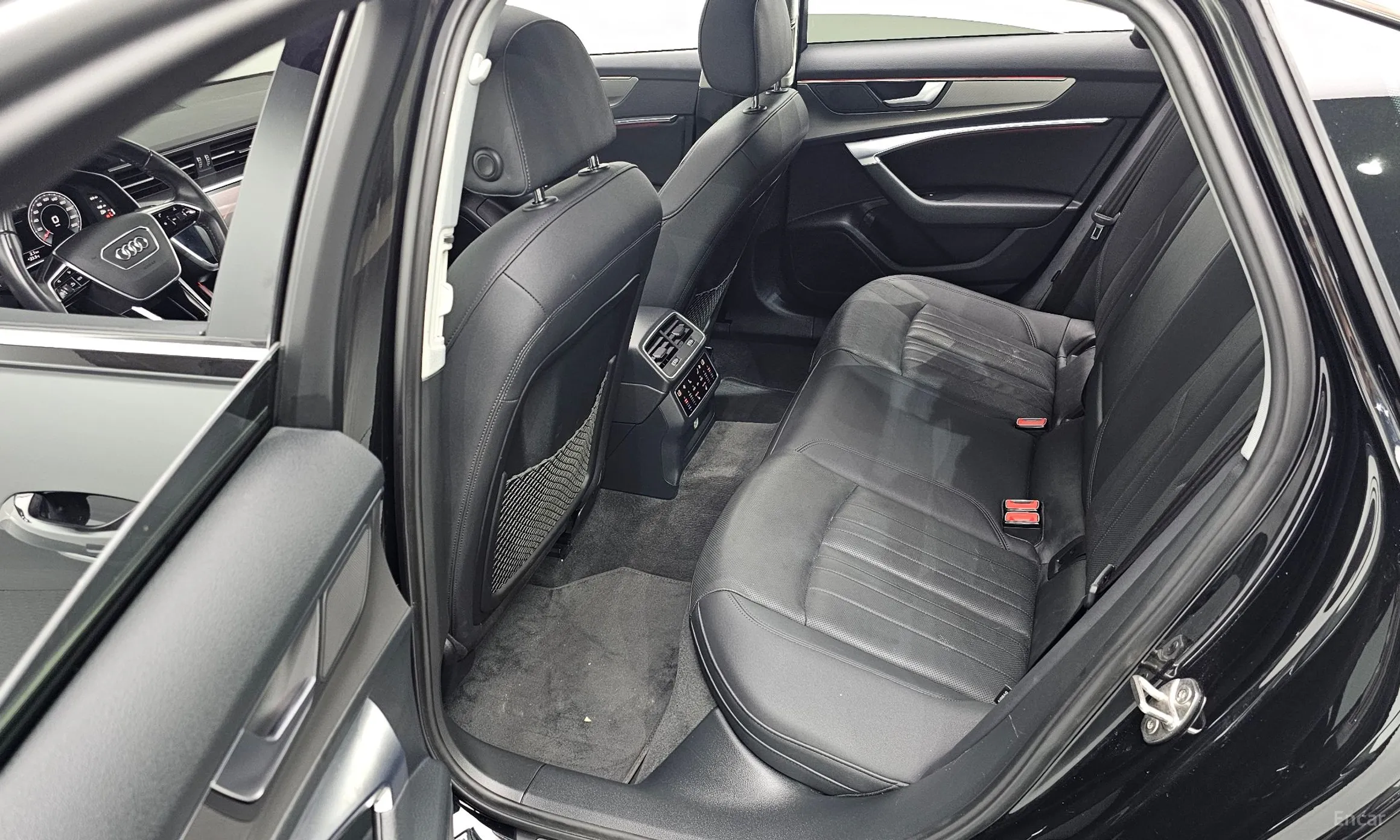 Audi A6 (C8) превью 11