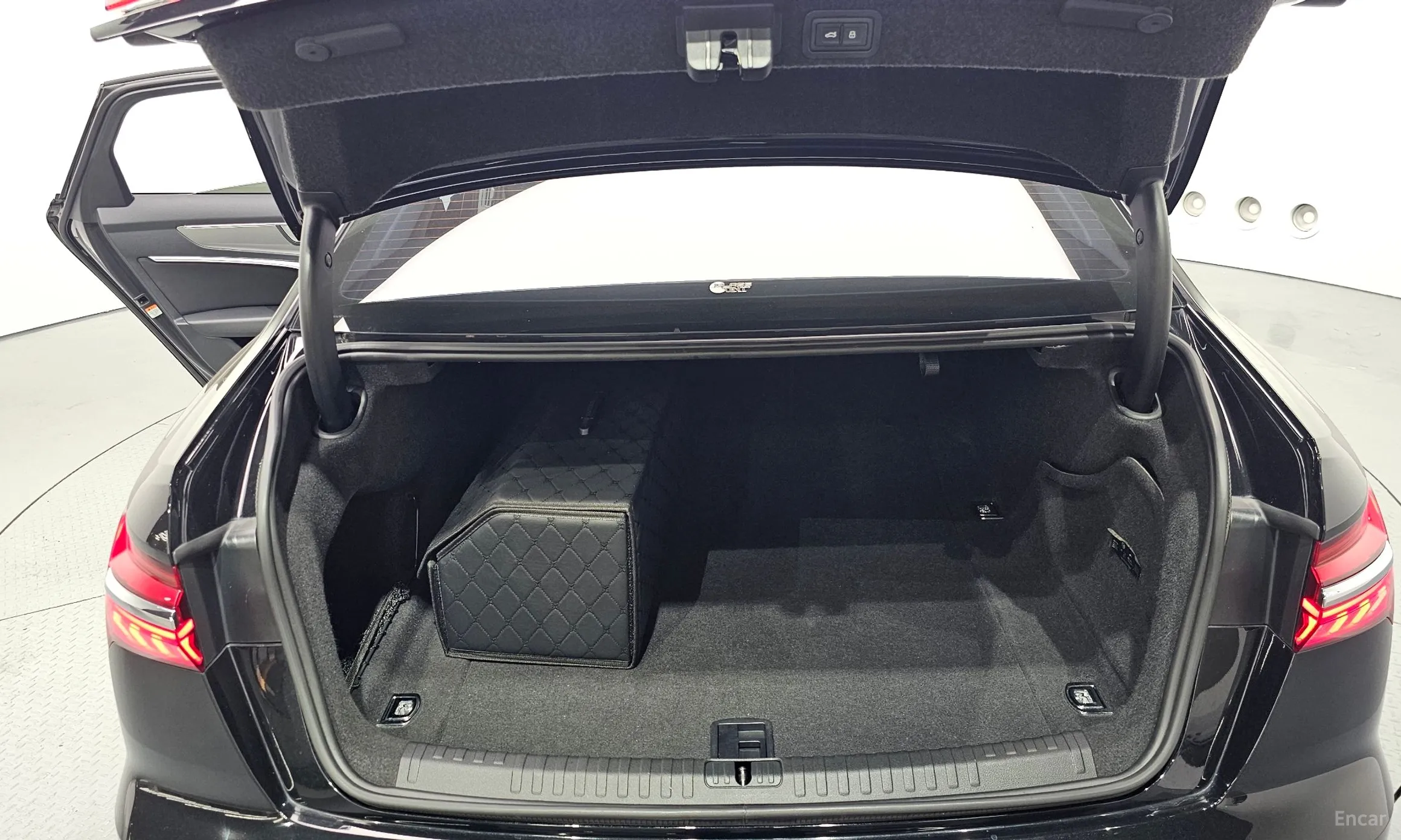 Audi A6 (C8) превью 20