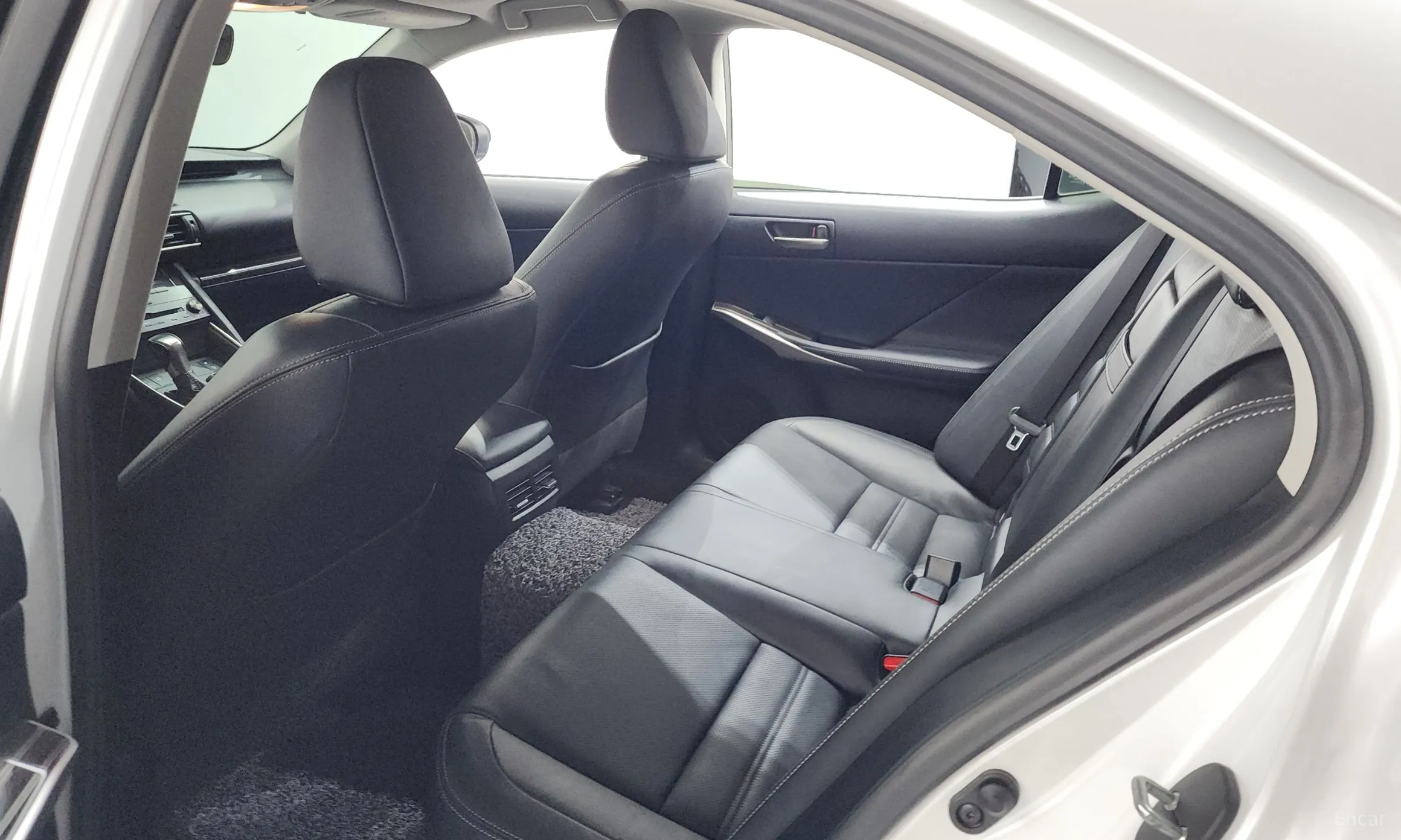 Lexus New IS200t превью 20