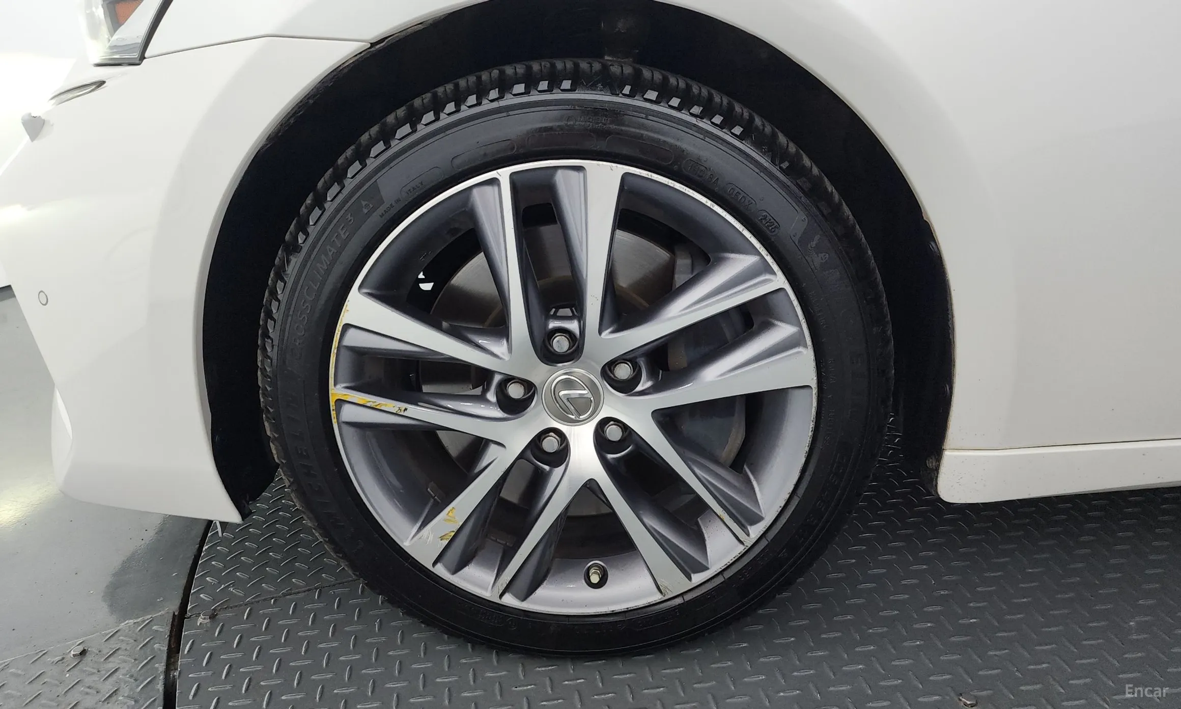 Lexus New IS200t превью 5