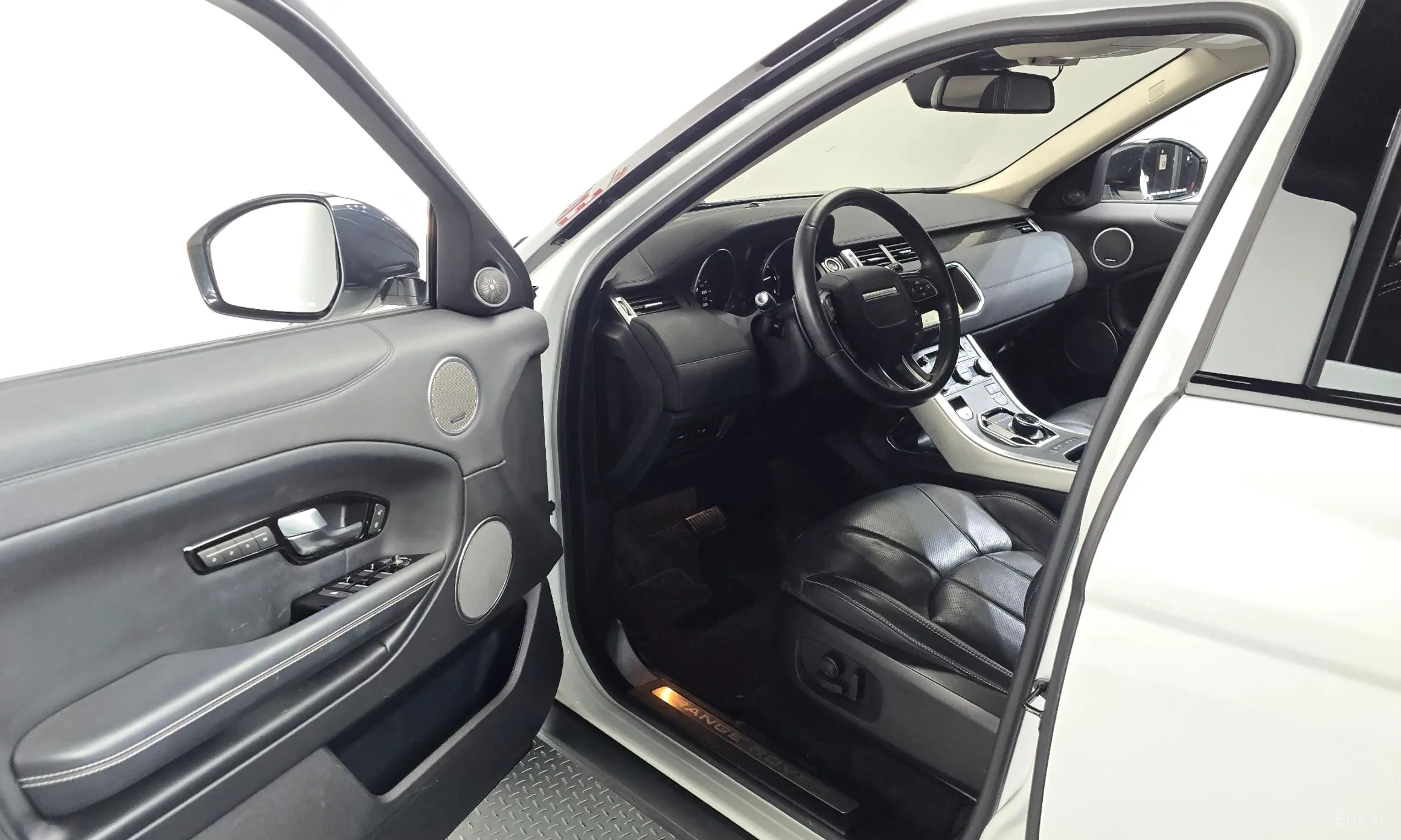 Land Rover Range Rover Evoque превью 10