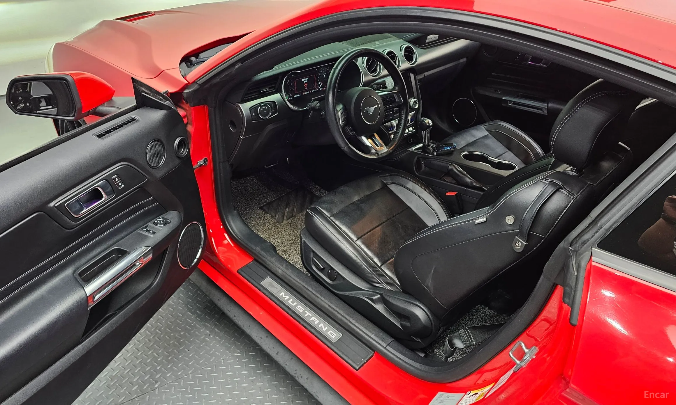 Ford Mustang превью 10