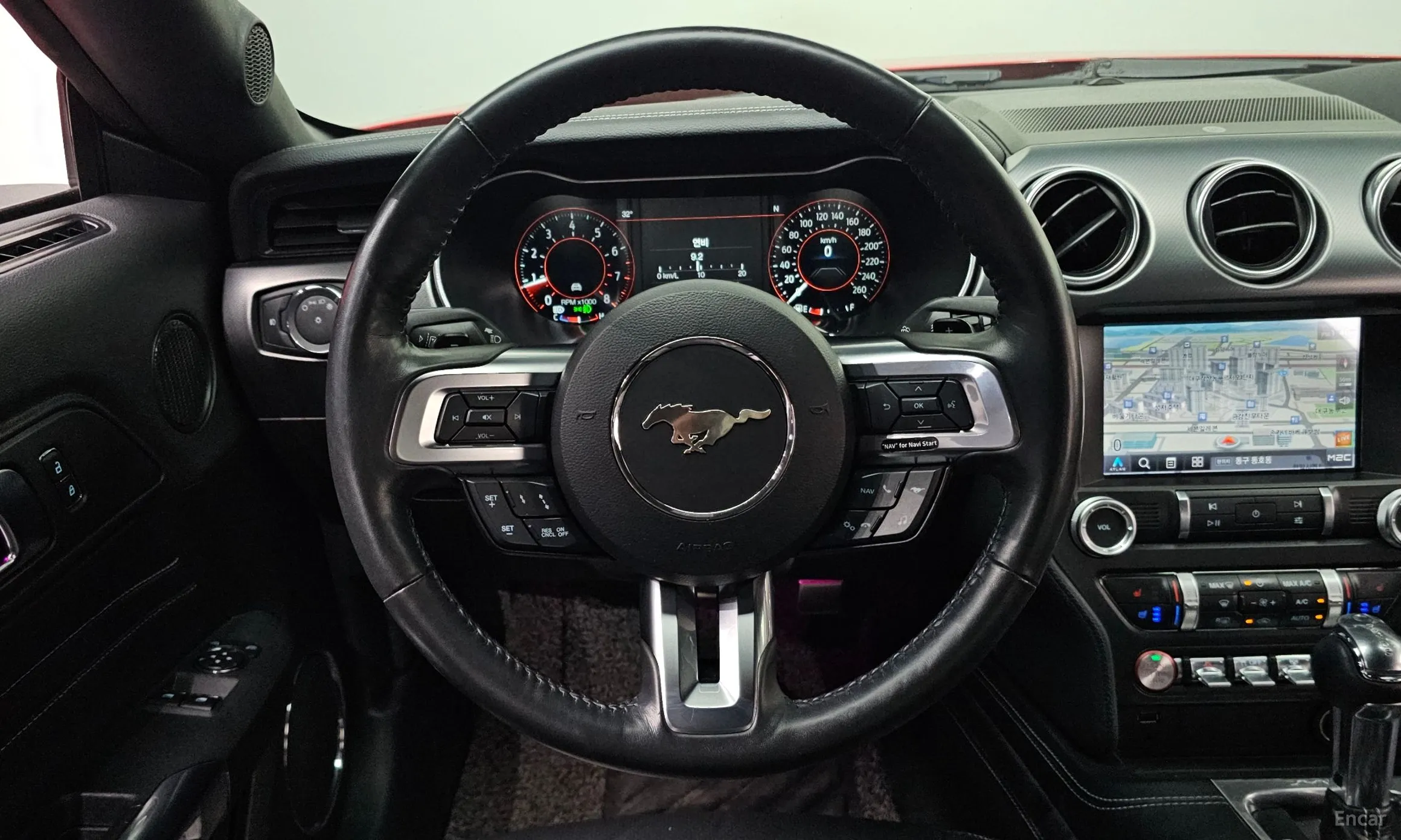 Ford Mustang превью 13