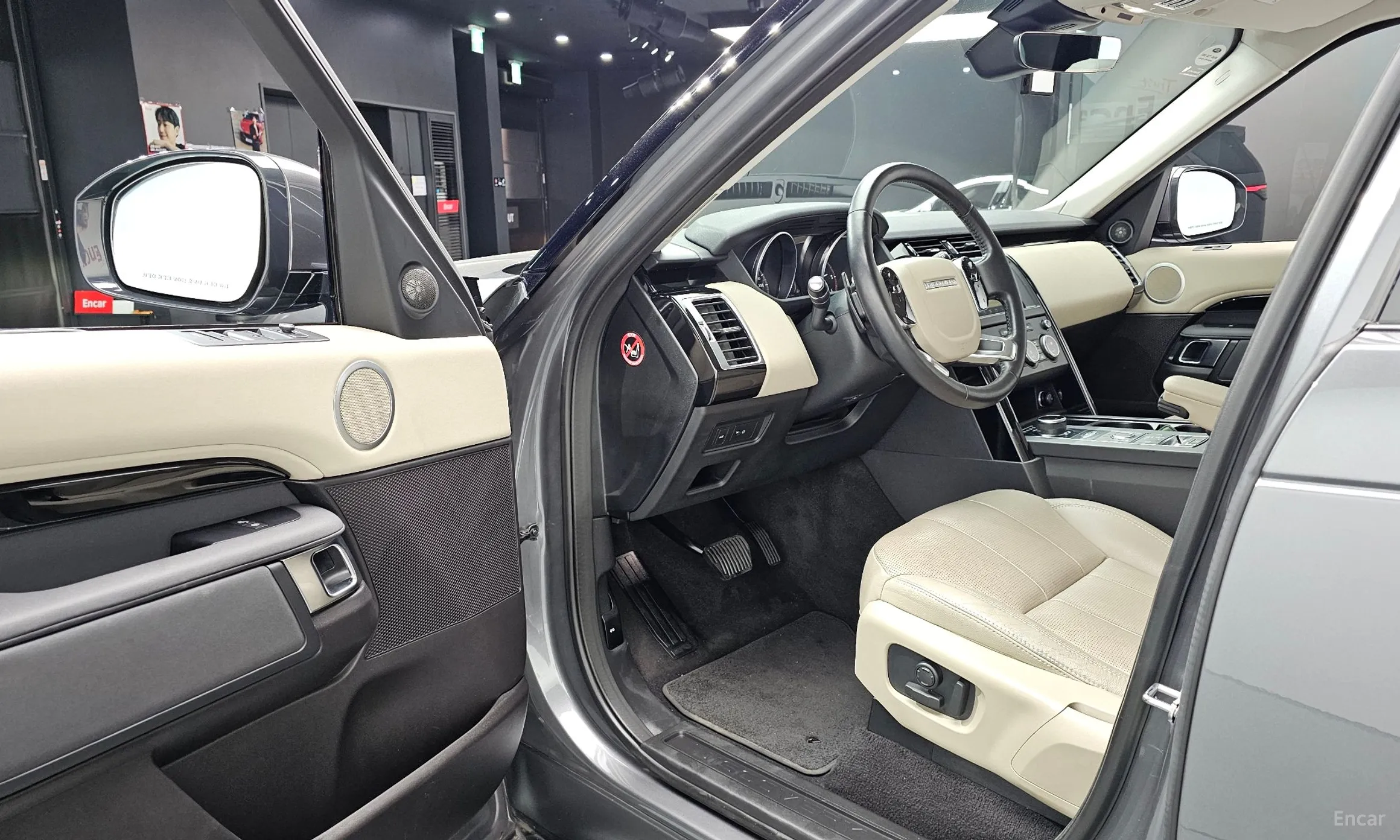 Land Rover Discovery 5 превью 10