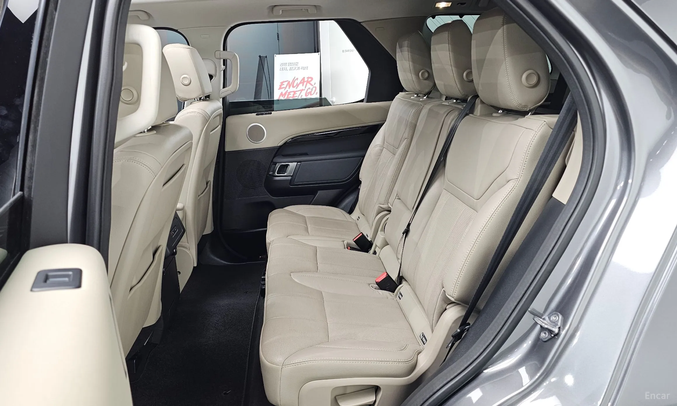 Land Rover Discovery 5 превью 12