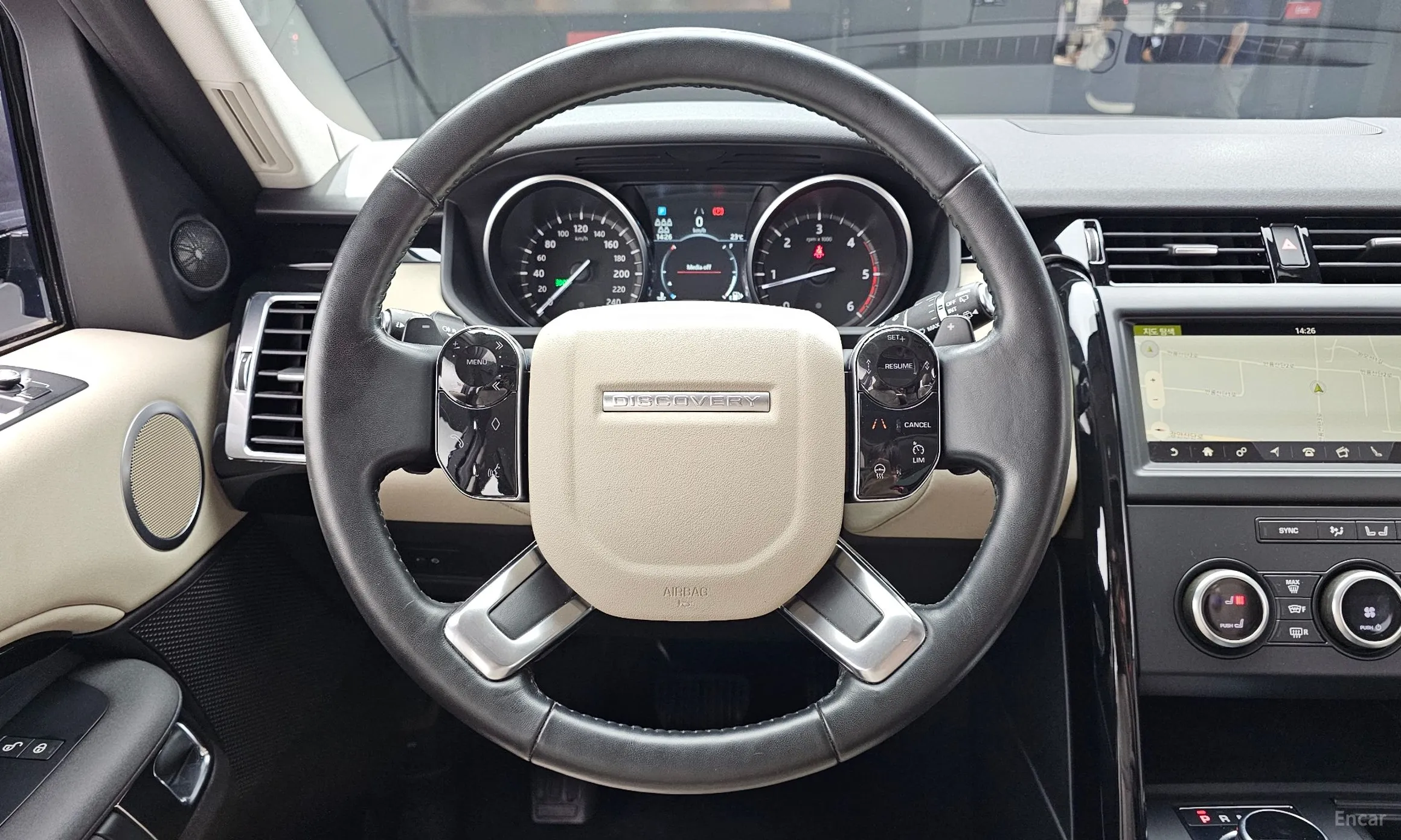 Land Rover Discovery 5 превью 13