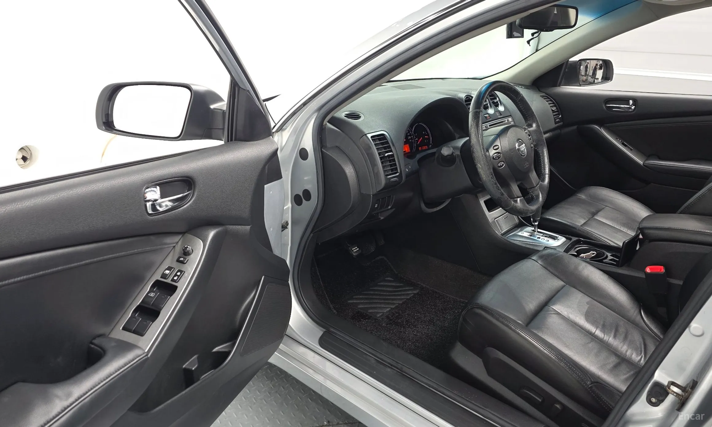 Nissan Altima превью 10
