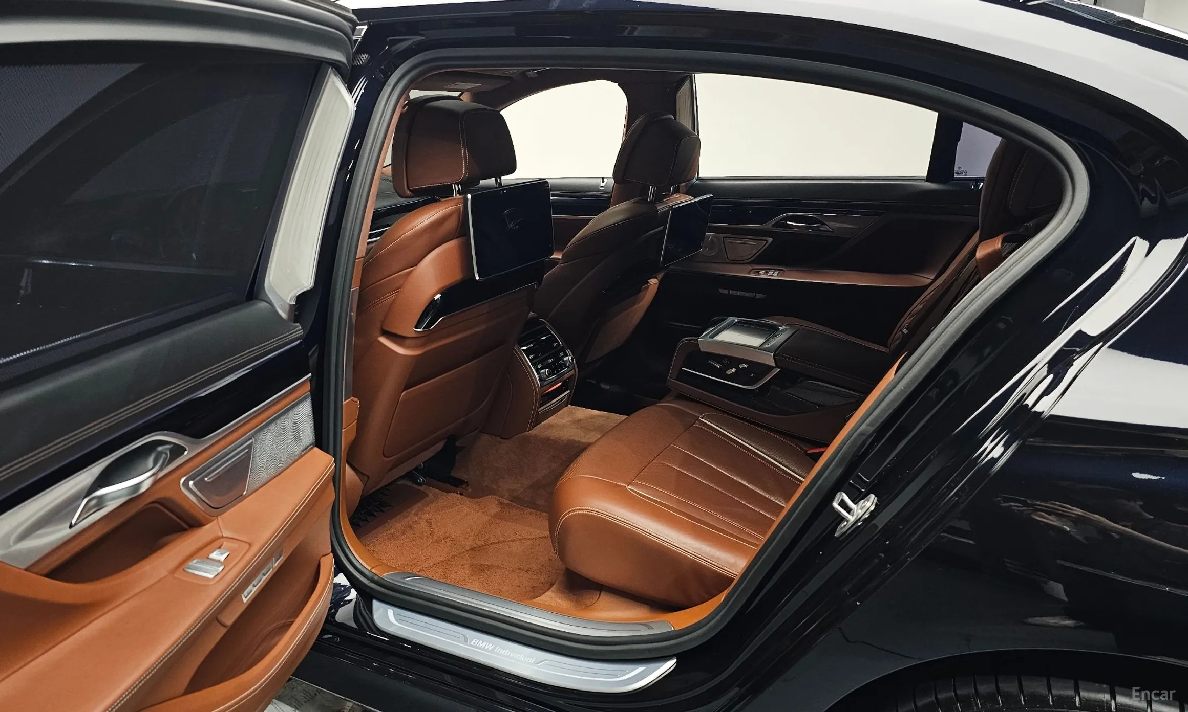 BMW 7 Series (G11) превью 11