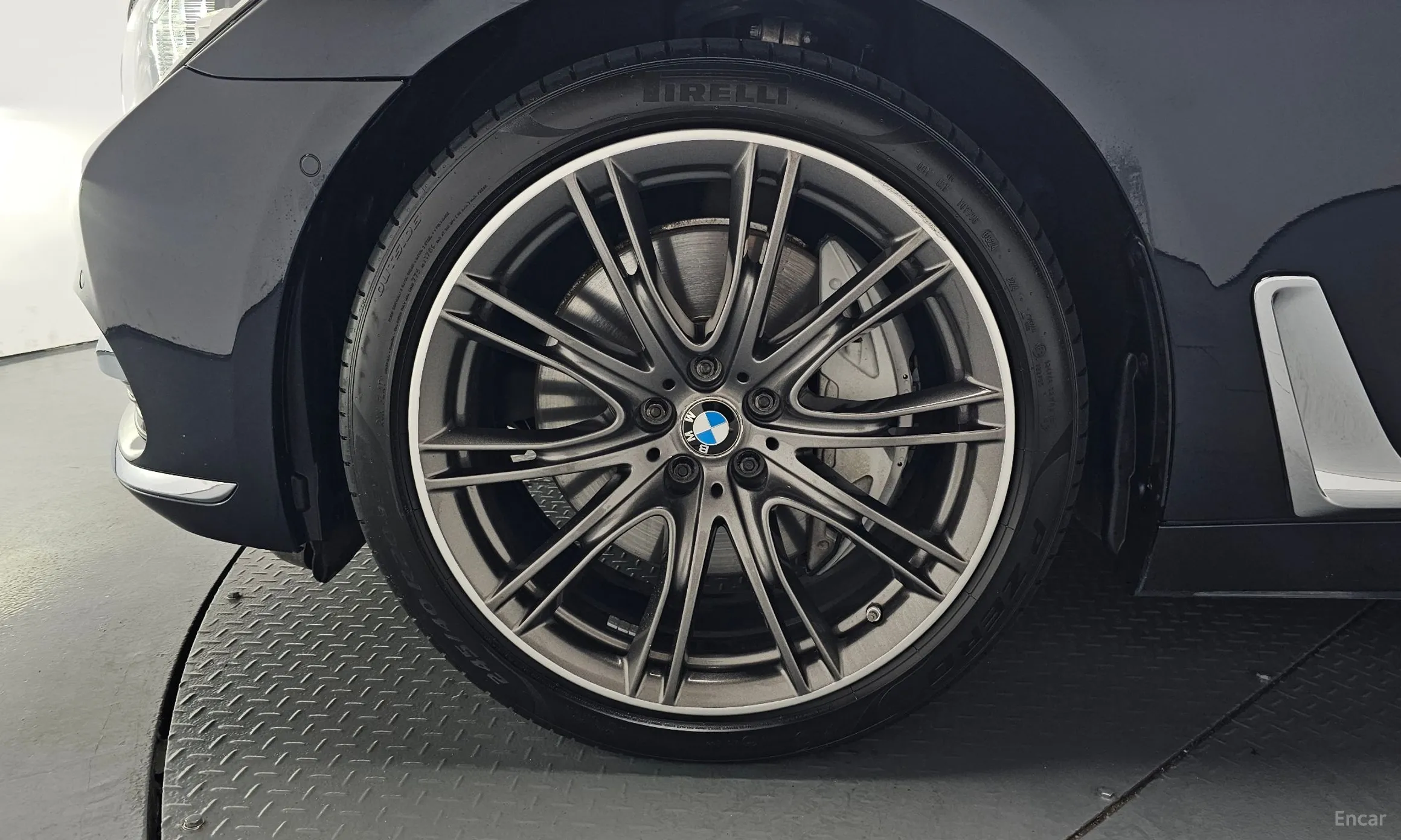 BMW 7 Series (G11) превью 5