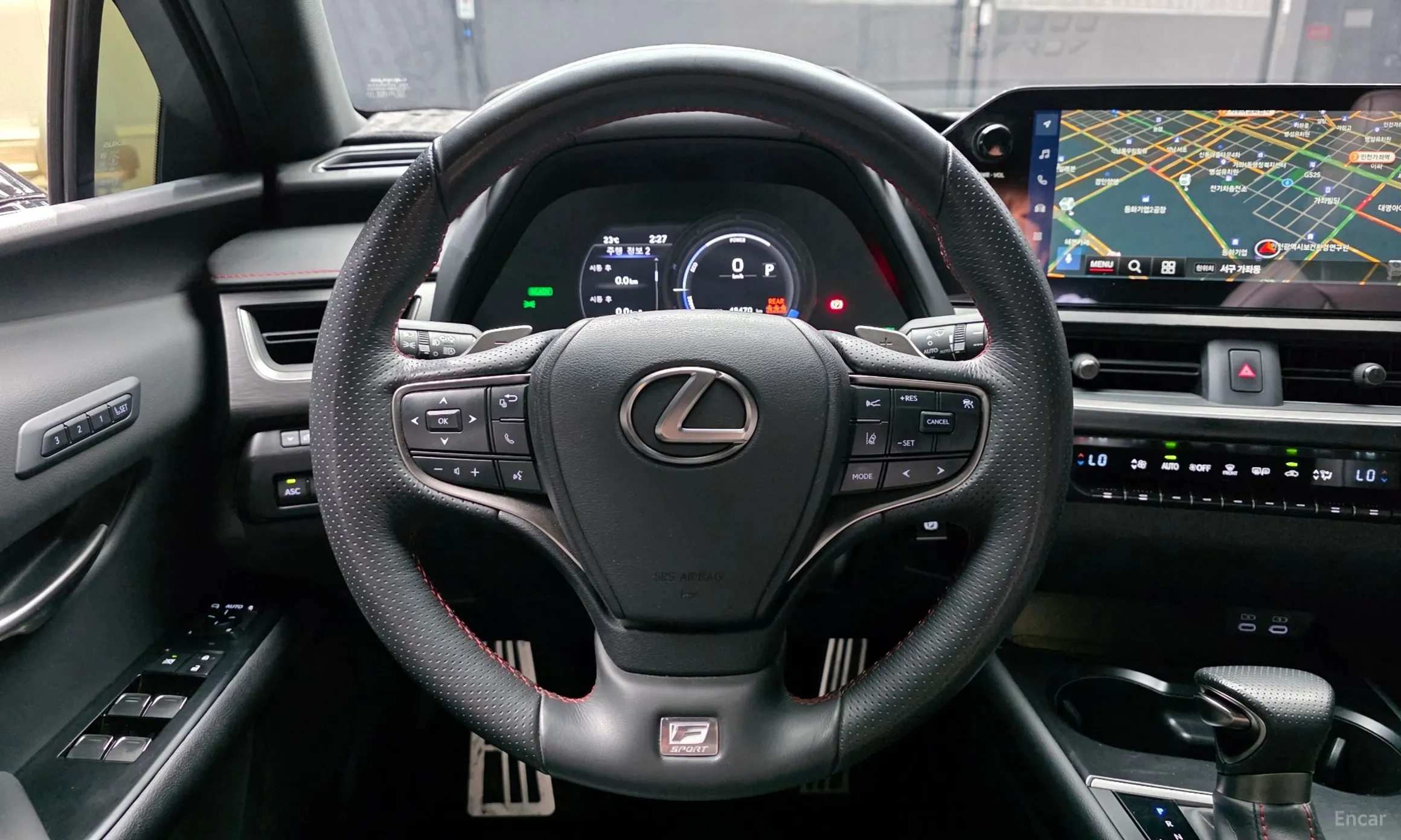 Lexus UX250h превью 13