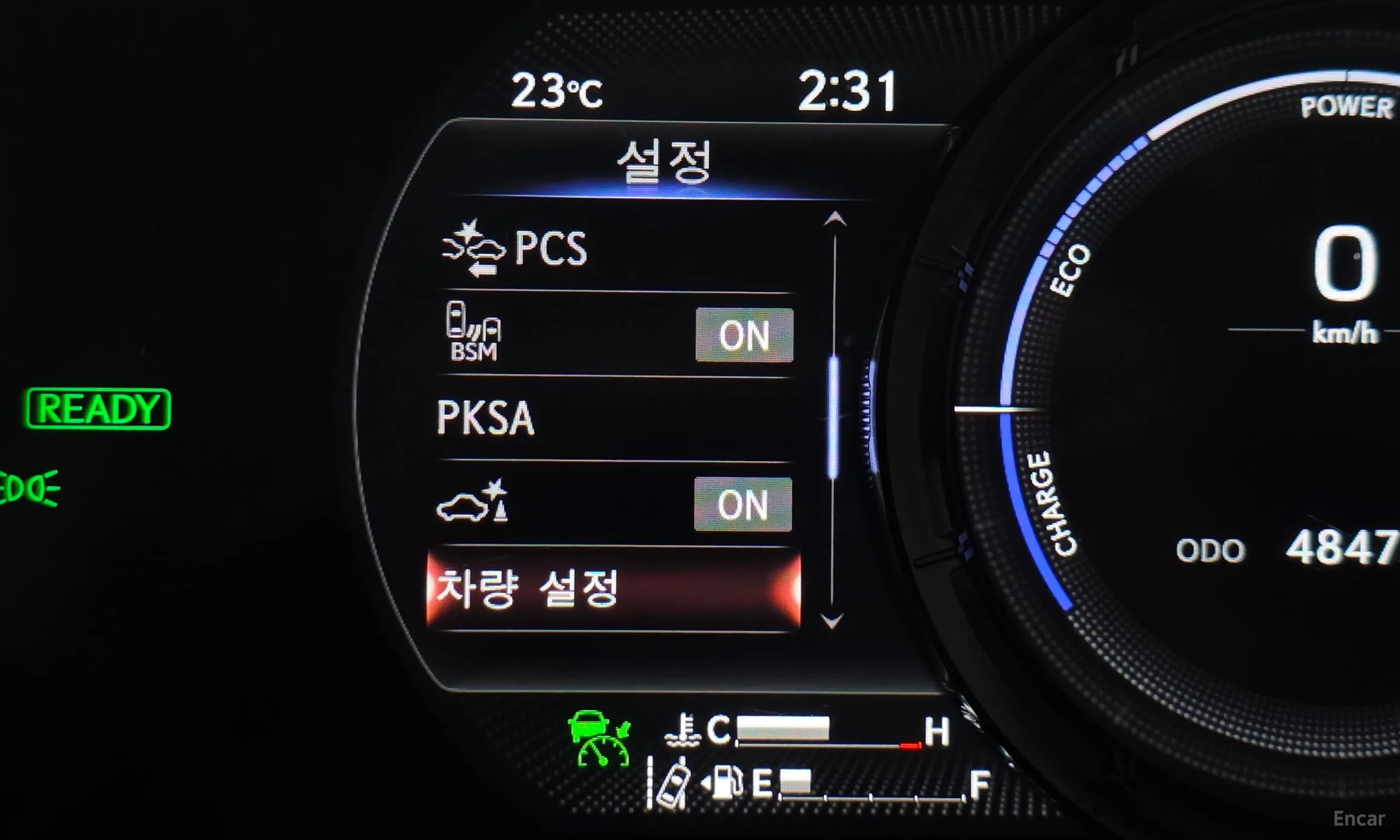 Lexus UX250h превью 17
