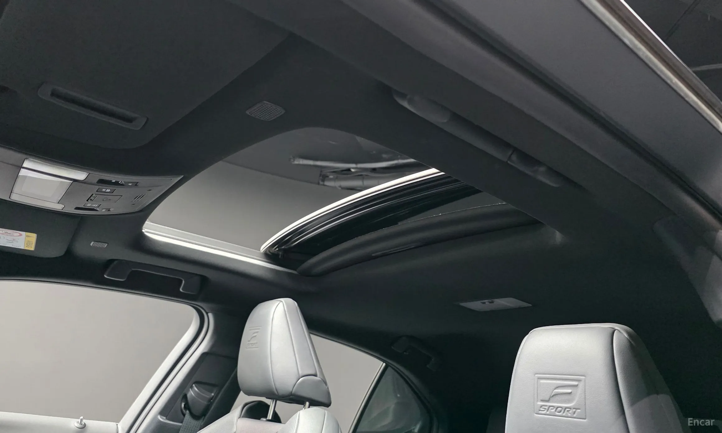 Lexus UX250h превью 19