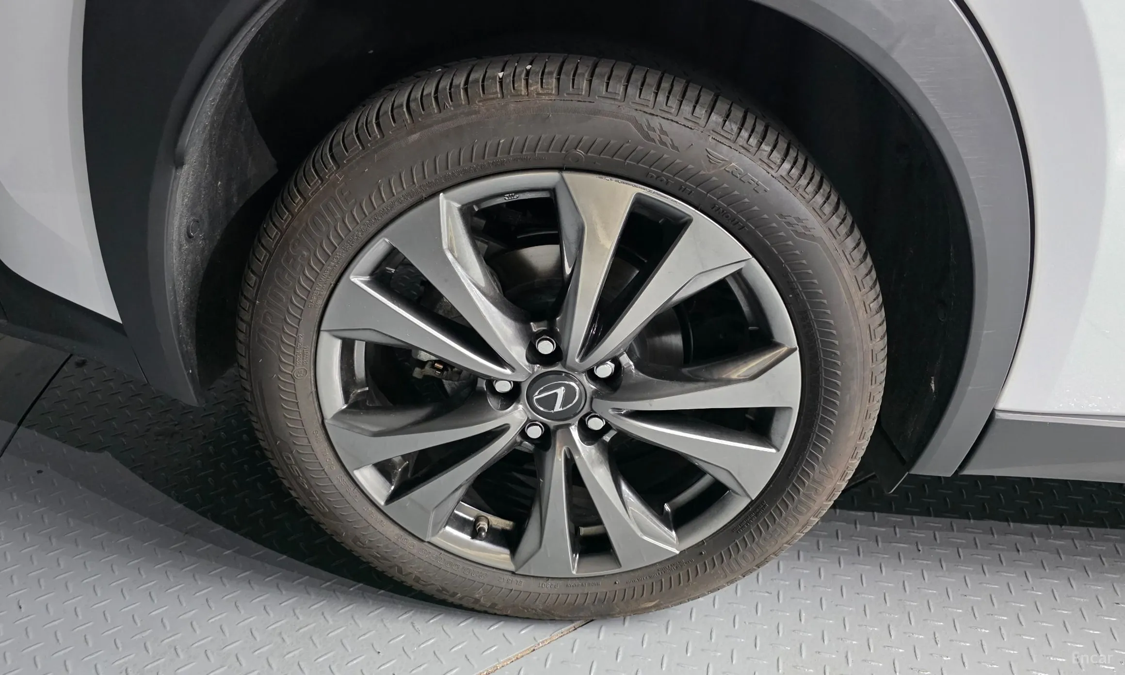 Lexus UX250h превью 5