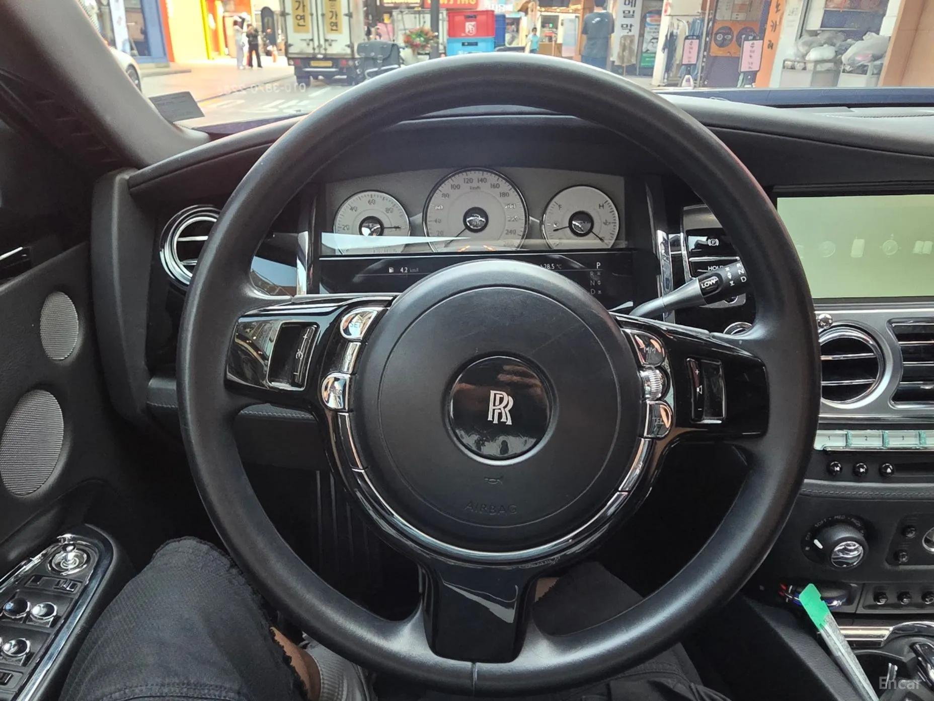 Rolls-Royce Ghost превью 9