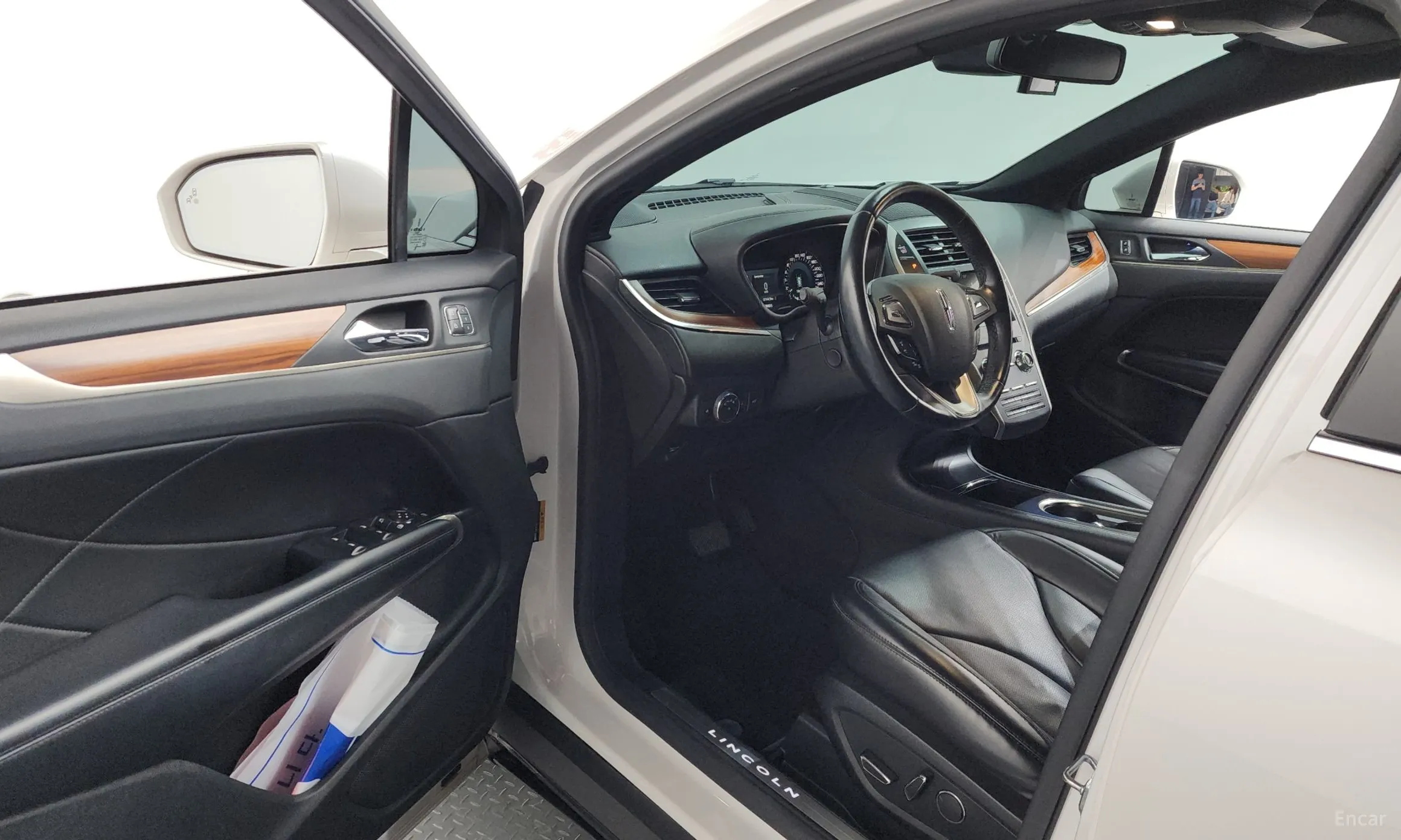 Lincoln MKC превью 10