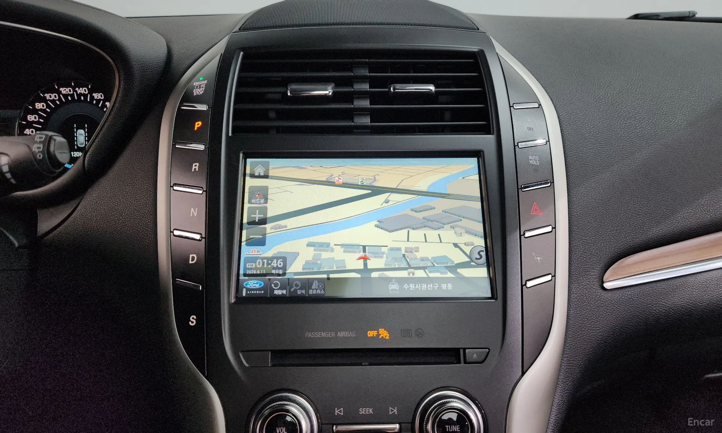 Lincoln MKC превью 12