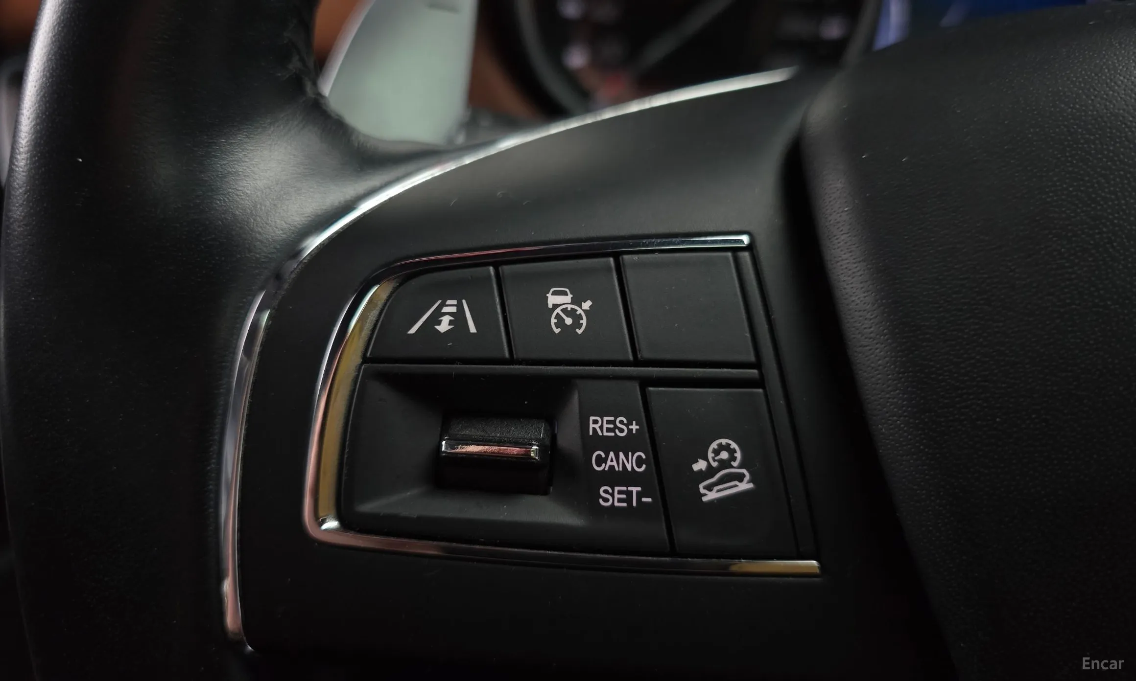 Maserati Levante превью 16
