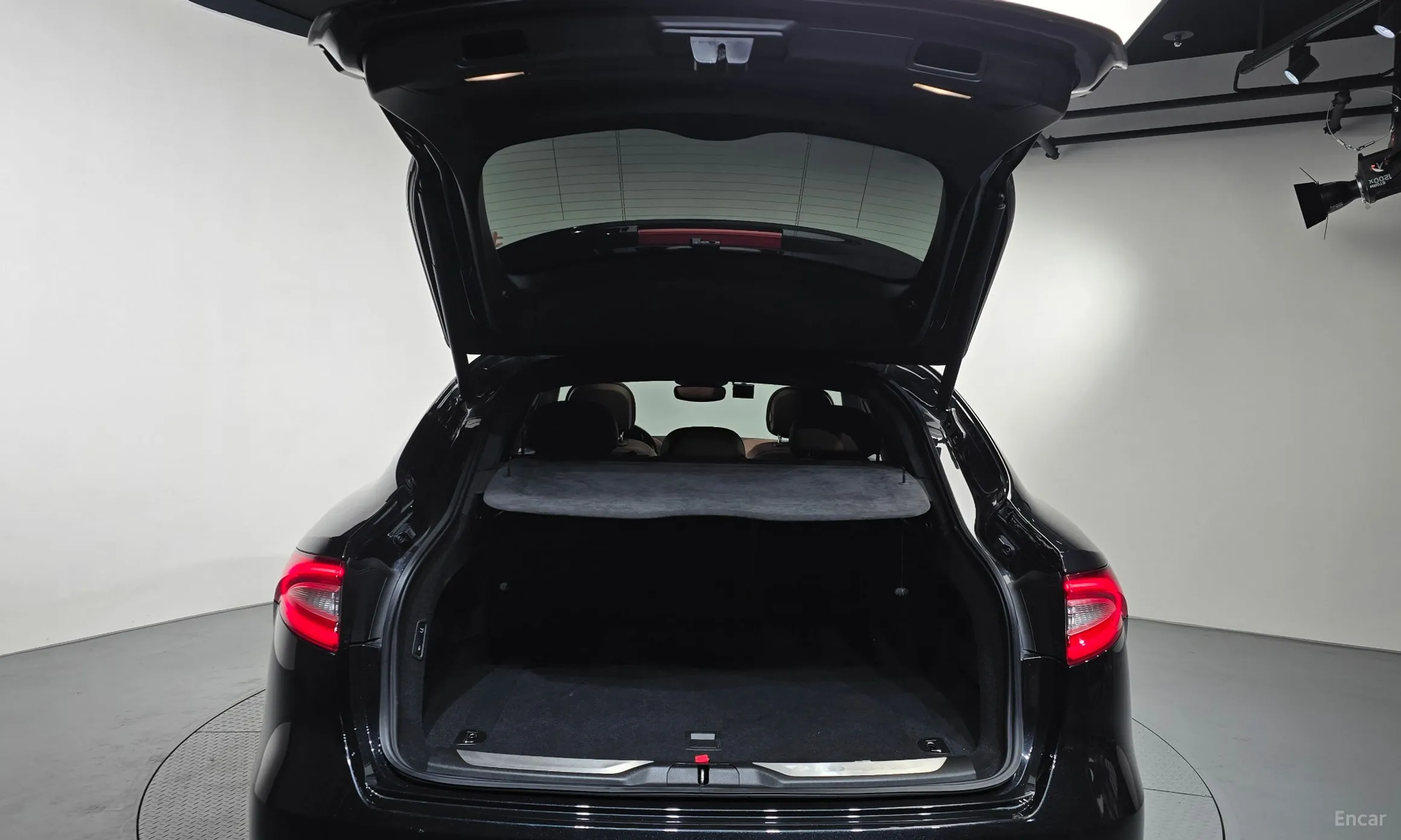 Maserati Levante превью 18
