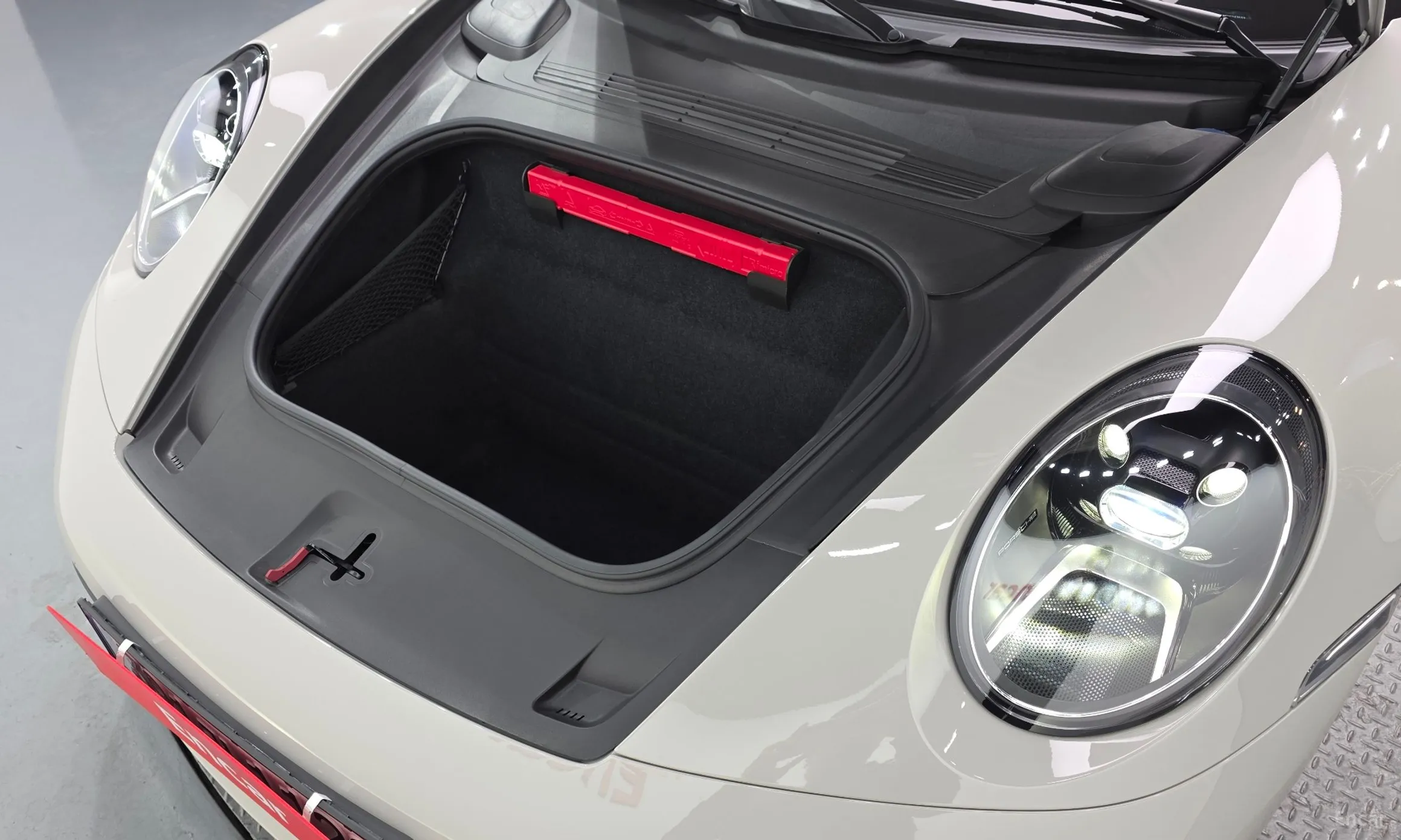 Porsche 911 (992) превью 20