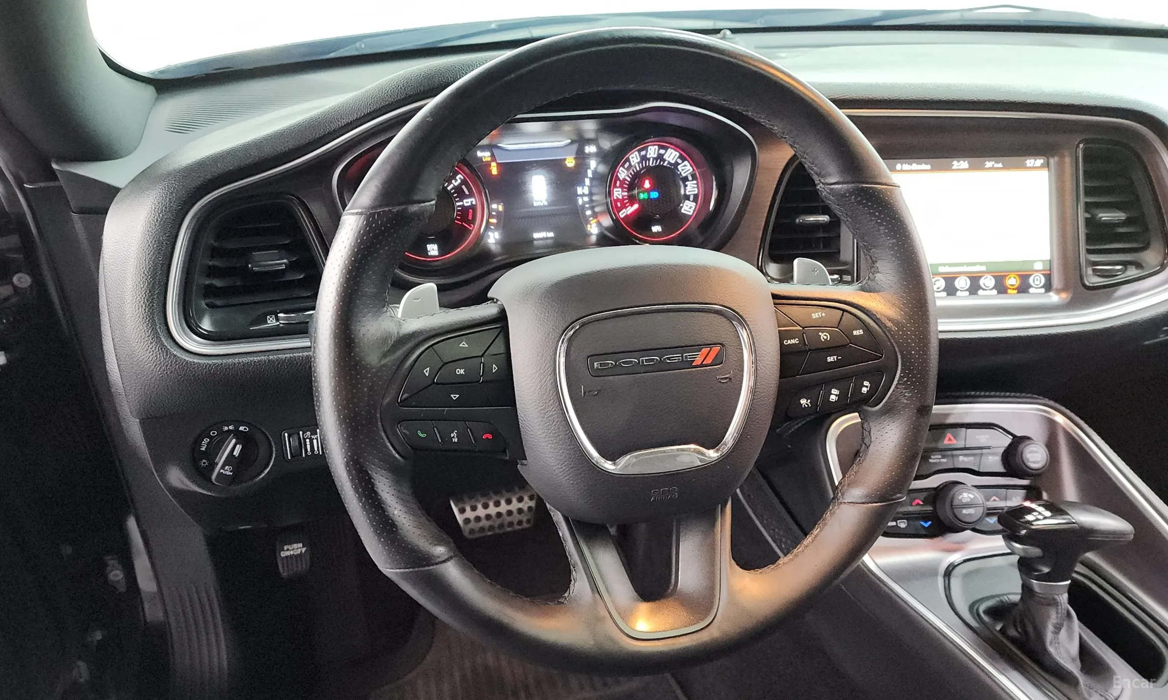 Dodge Challenger превью 13