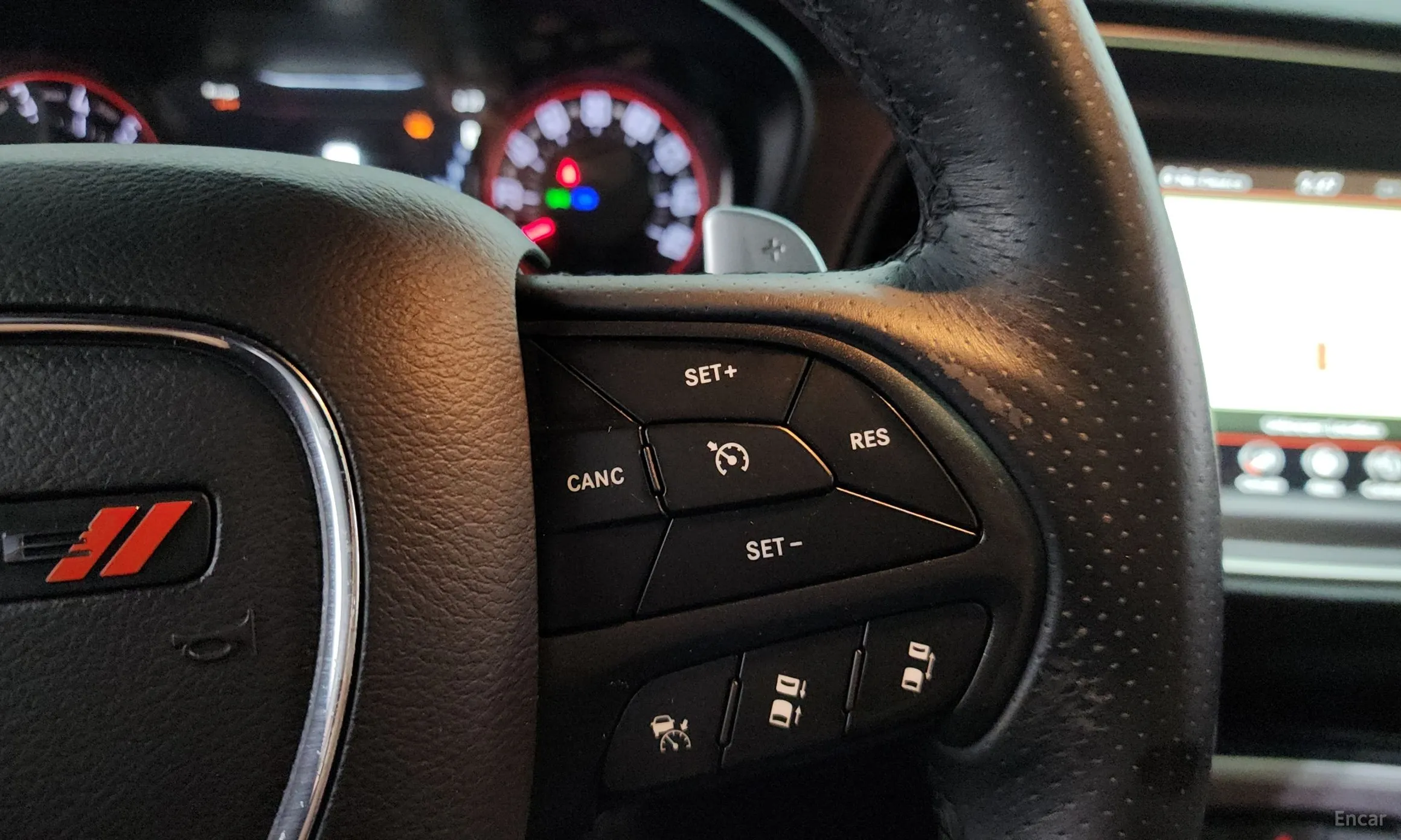Dodge Challenger превью 17