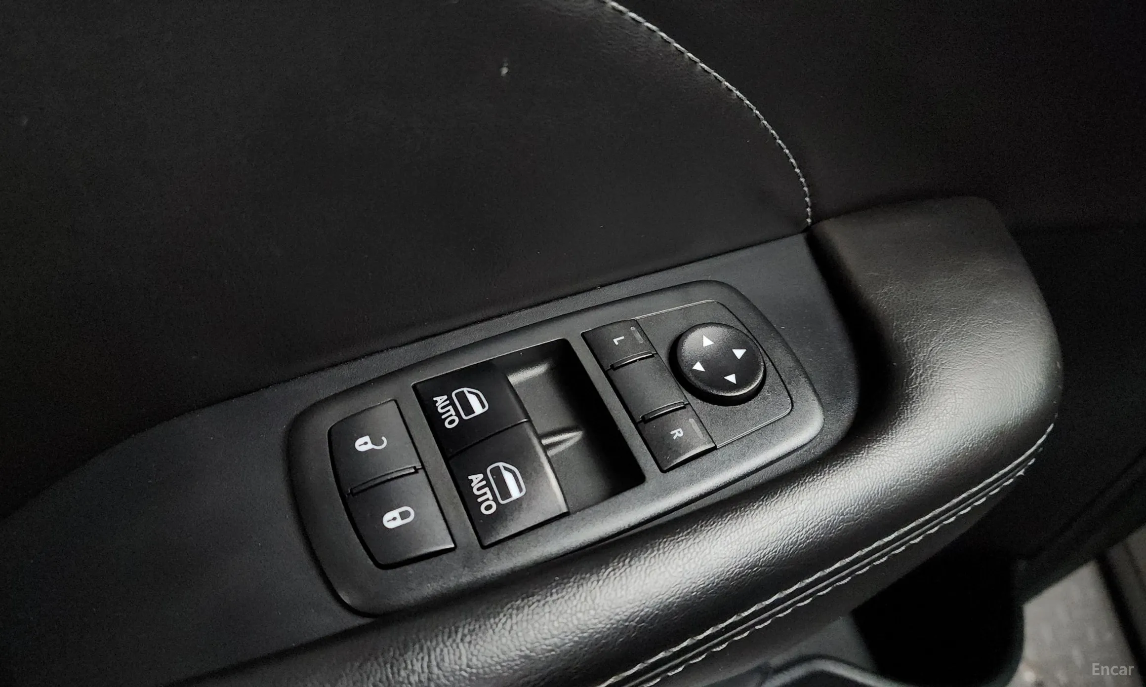 Dodge Challenger превью 19