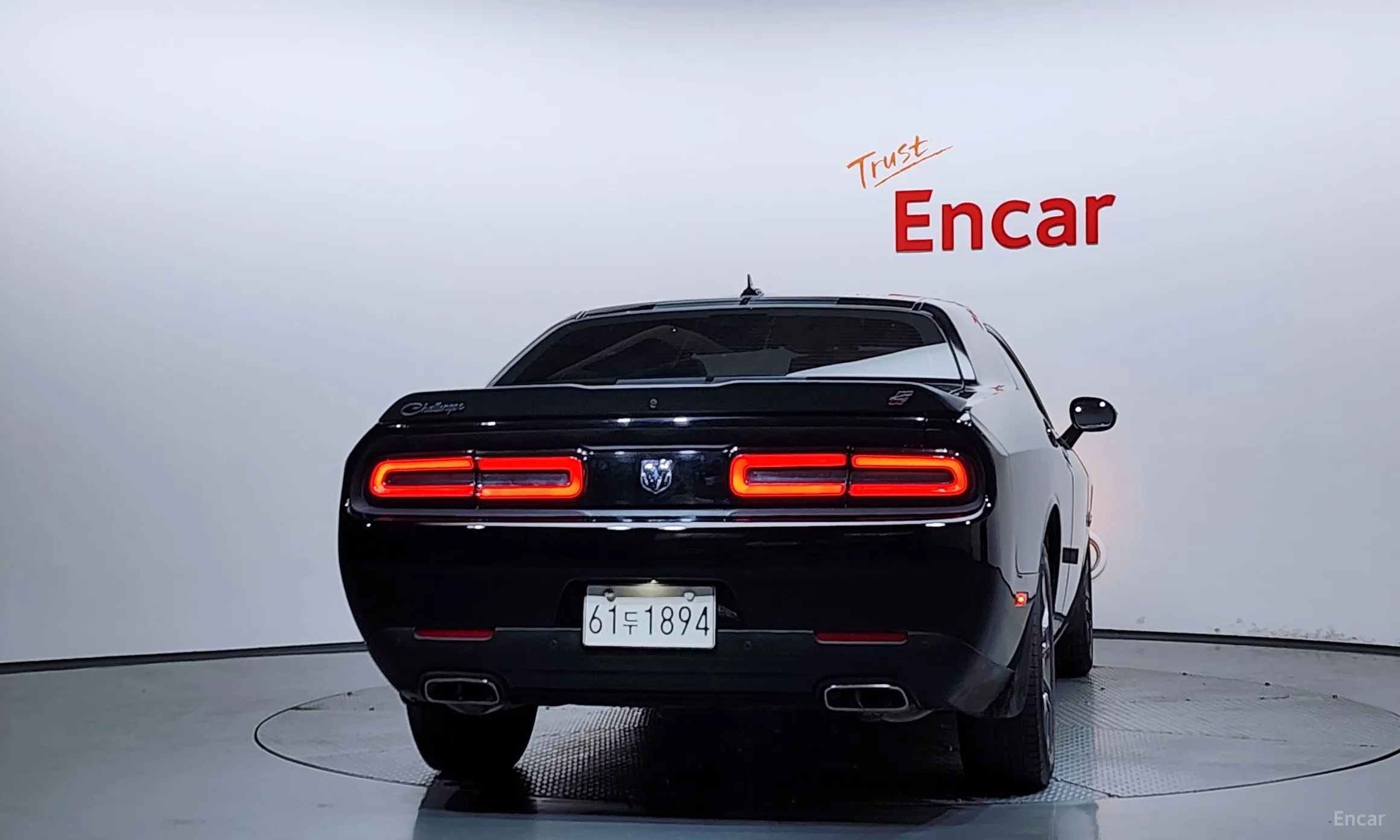 Dodge Challenger превью 4