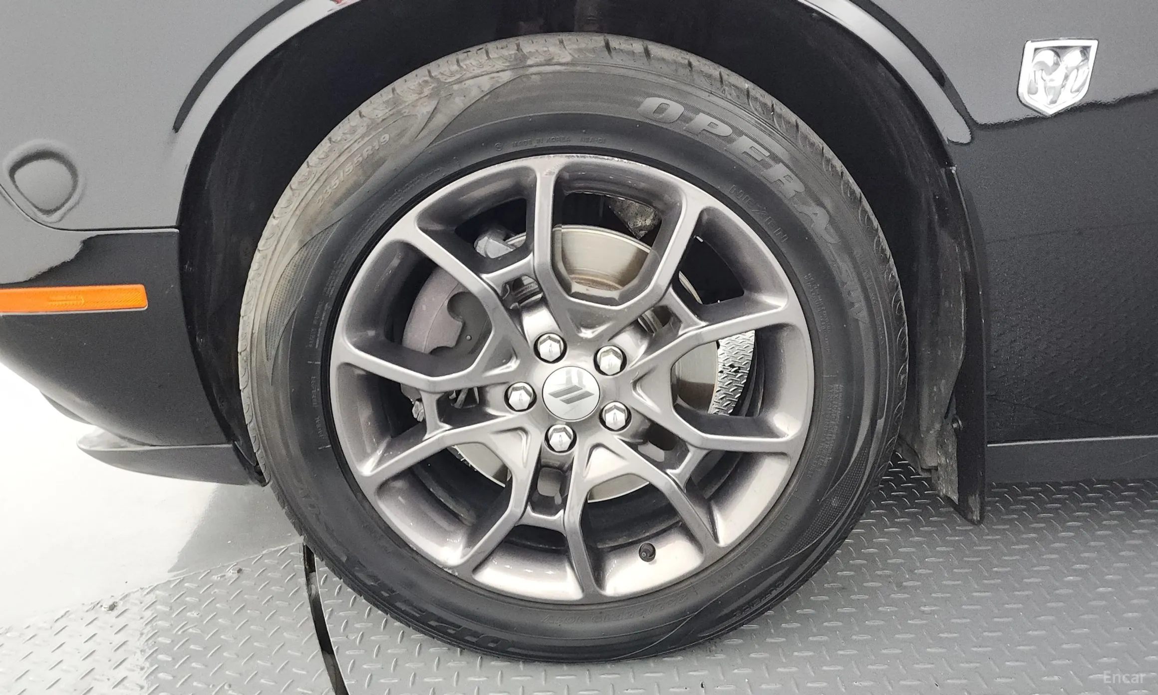 Dodge Challenger превью 5