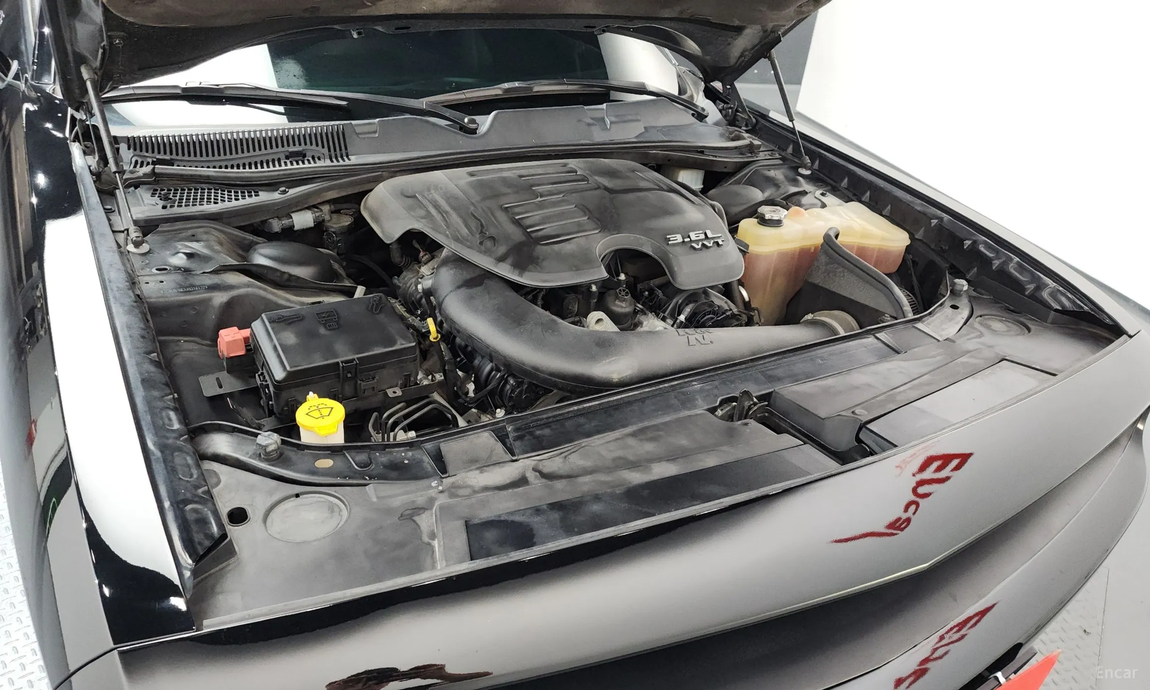 Dodge Challenger превью 6