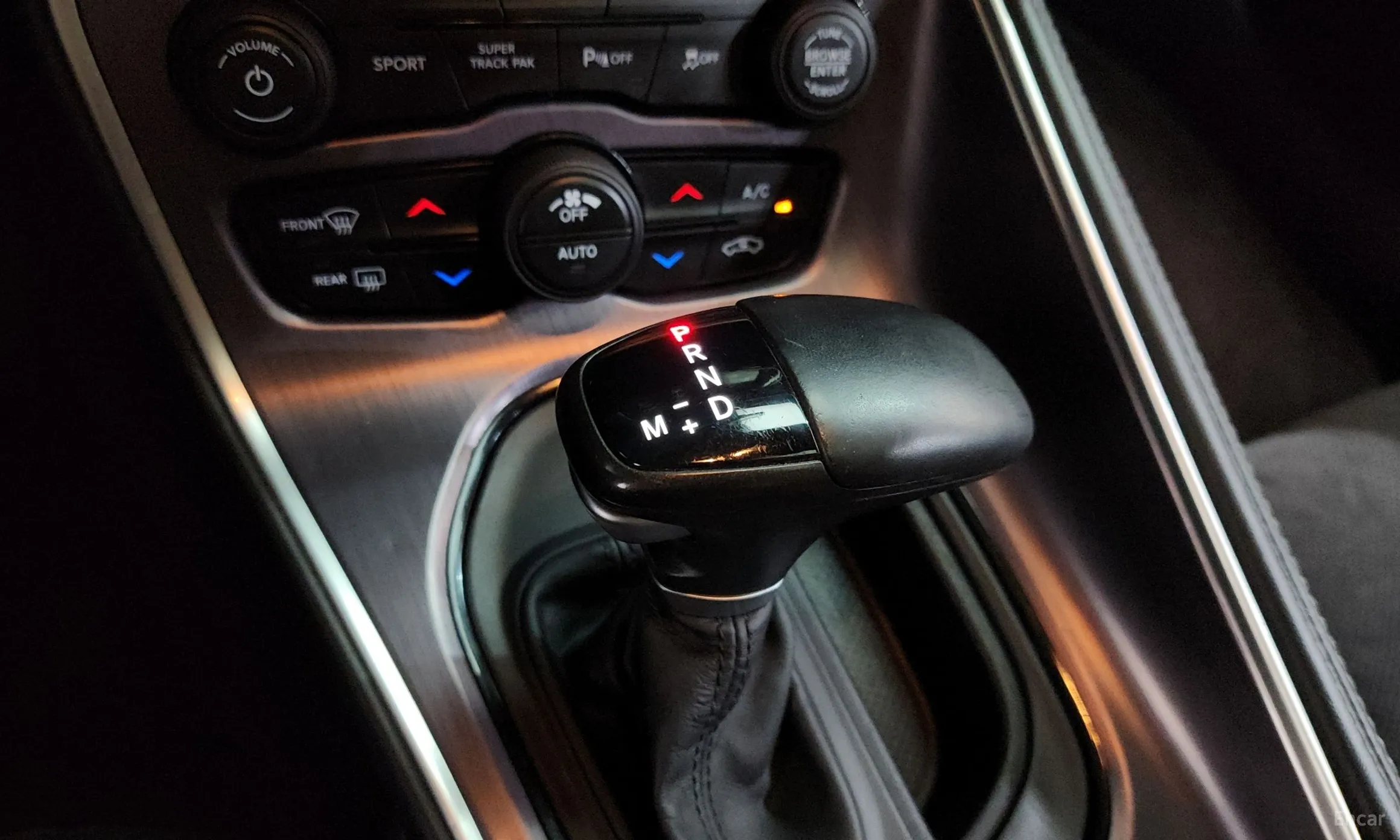 Dodge Challenger превью 9
