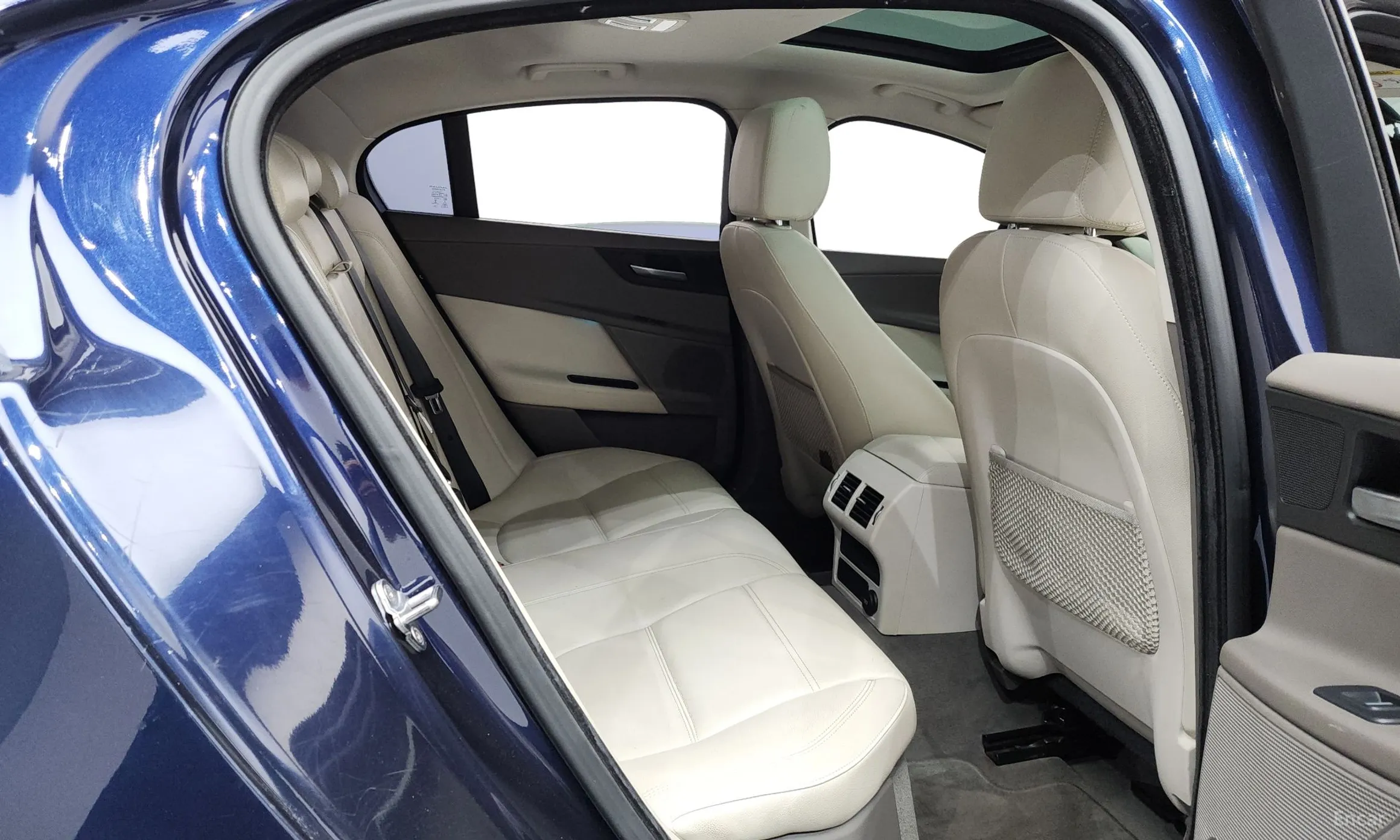 Jaguar XE превью 12