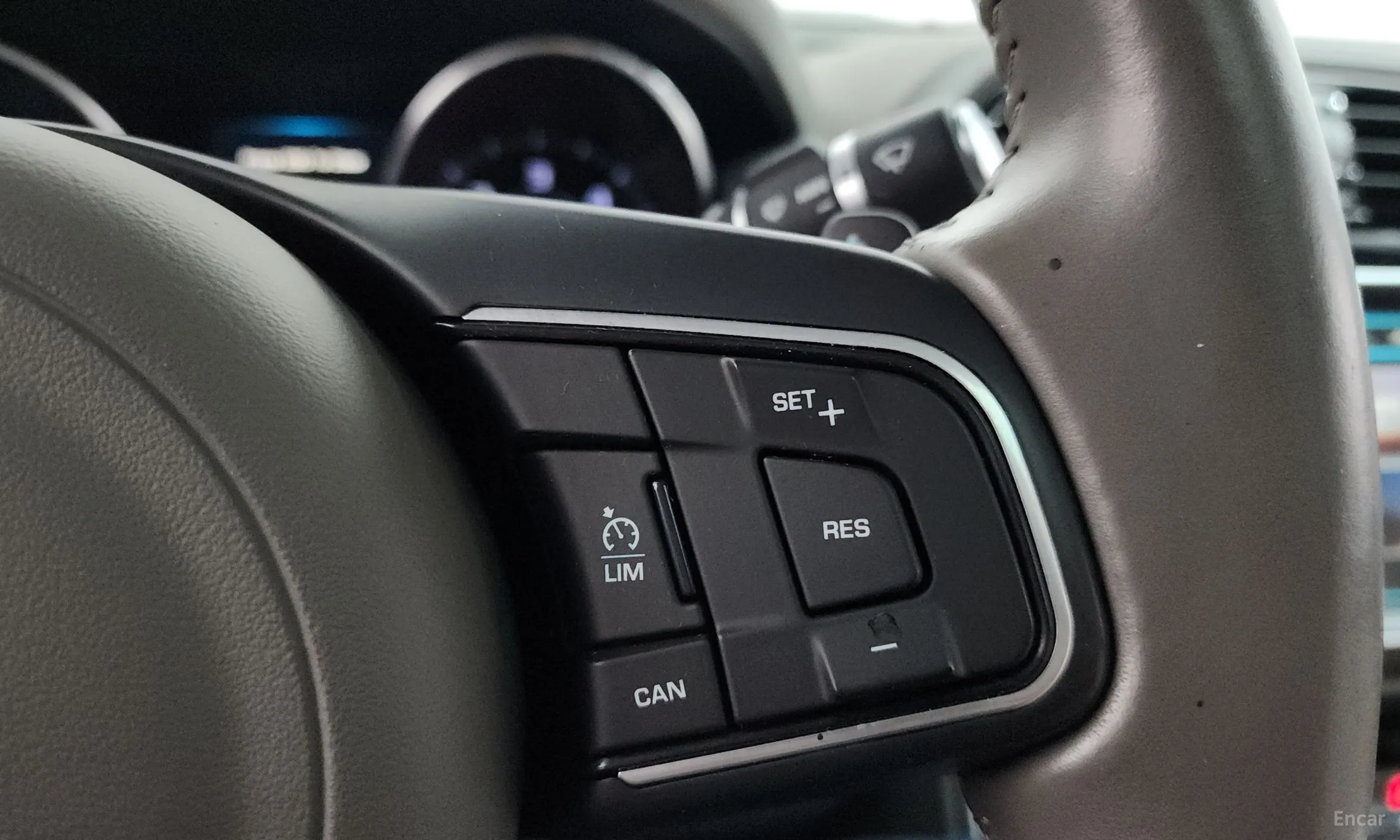 Jaguar XE превью 17