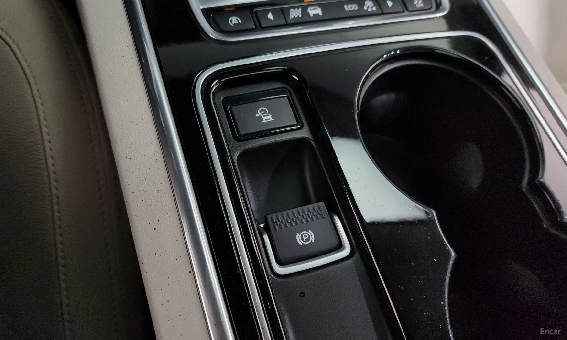 Jaguar XE превью 20