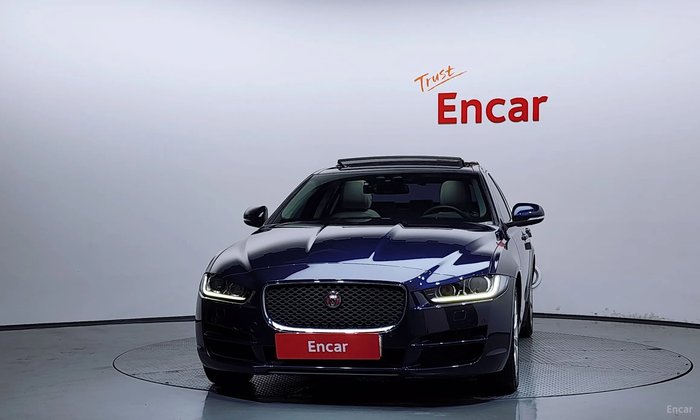 Jaguar XE превью 3