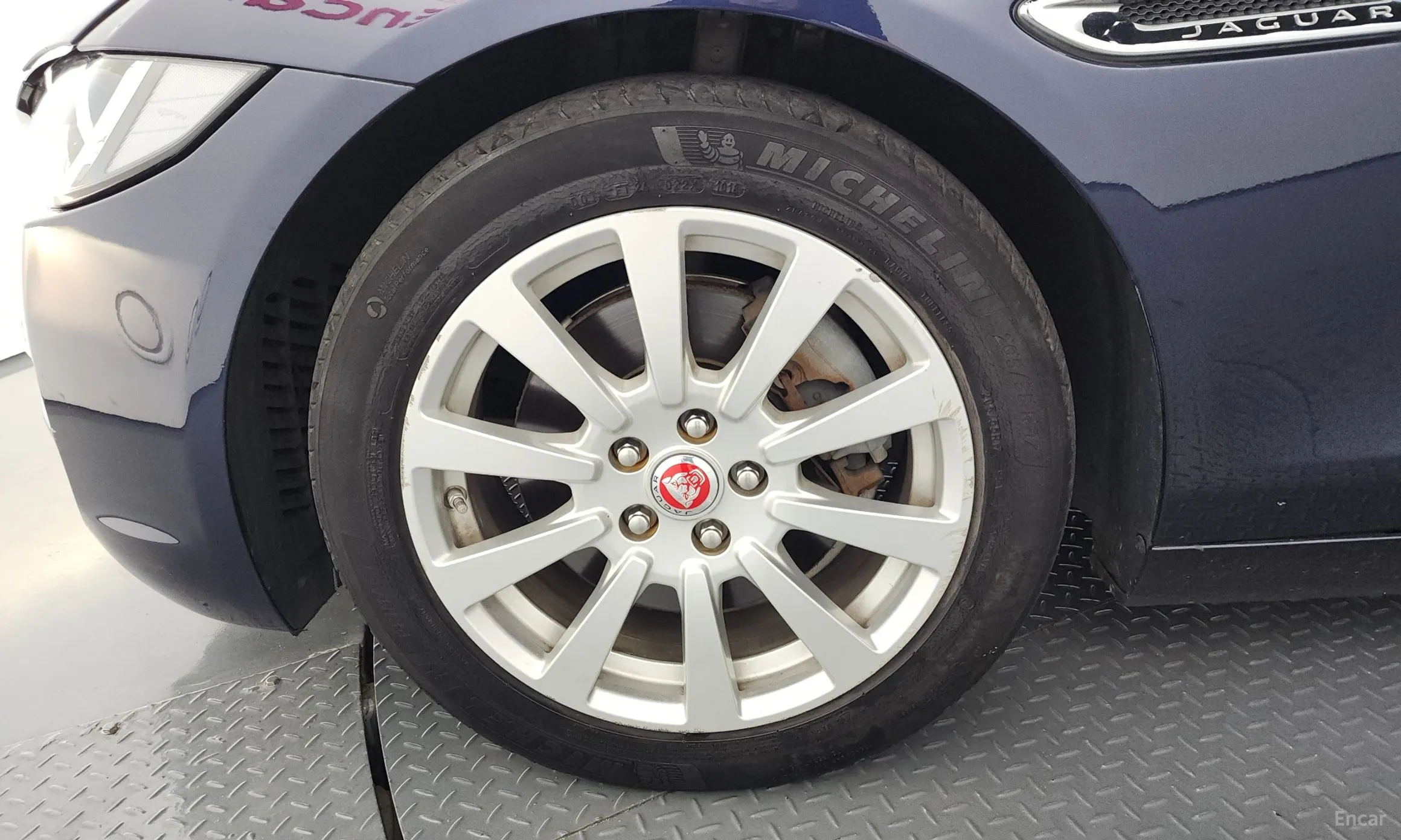 Jaguar XE превью 5
