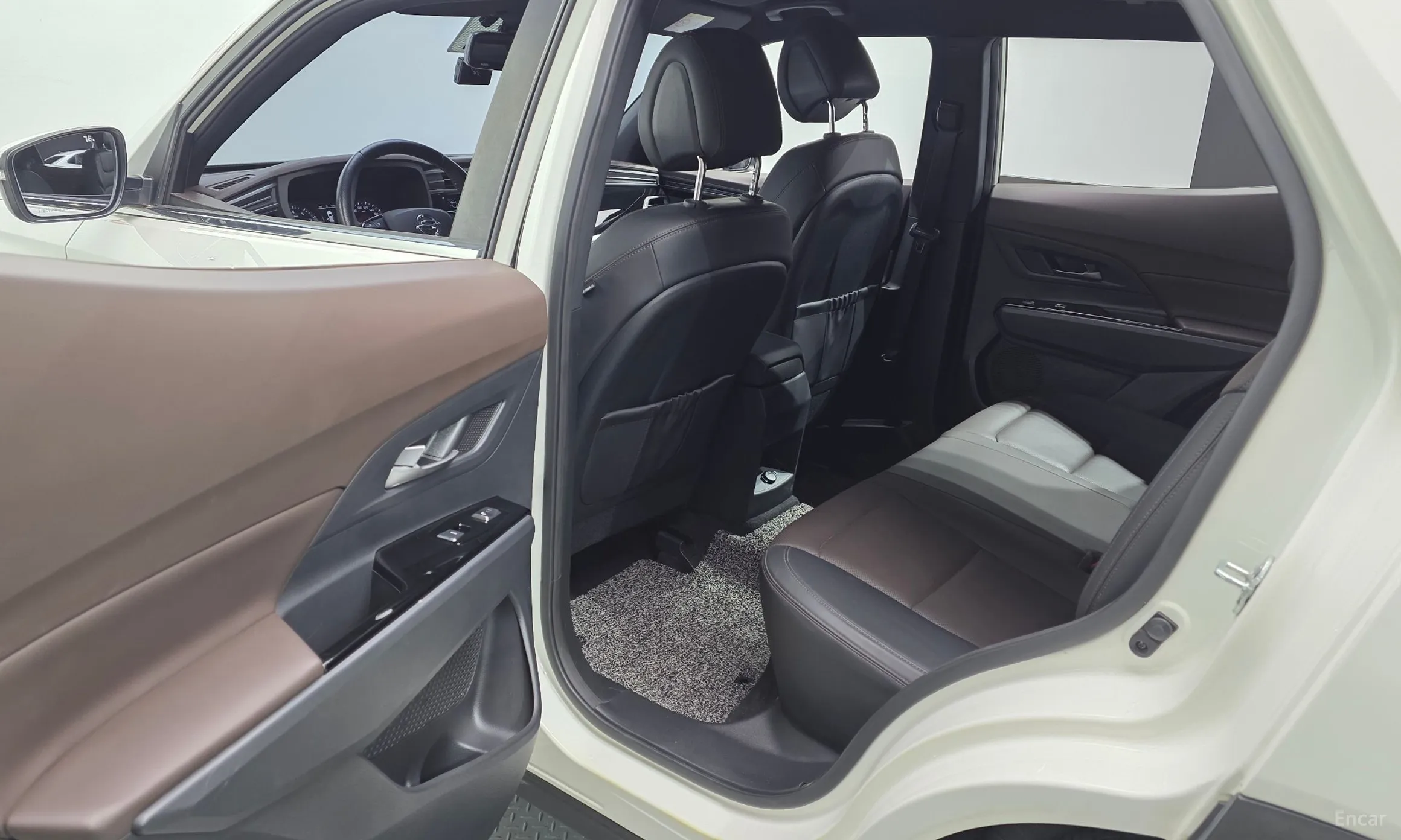 KG Mobility (SsangYong) Beautiful Korando превью 12