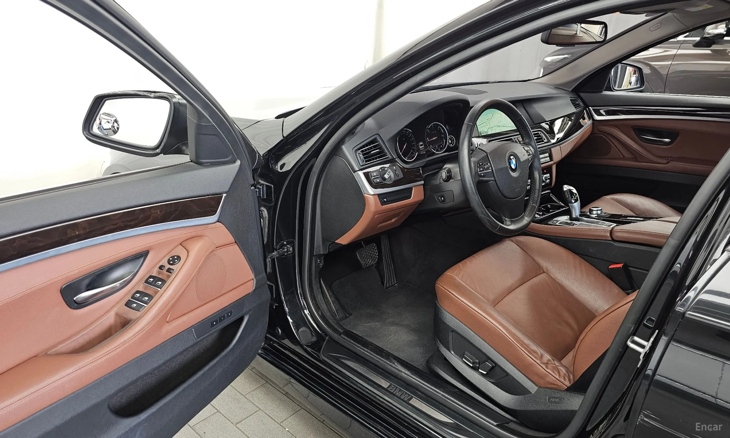 BMW 5 Series (F10) превью 10