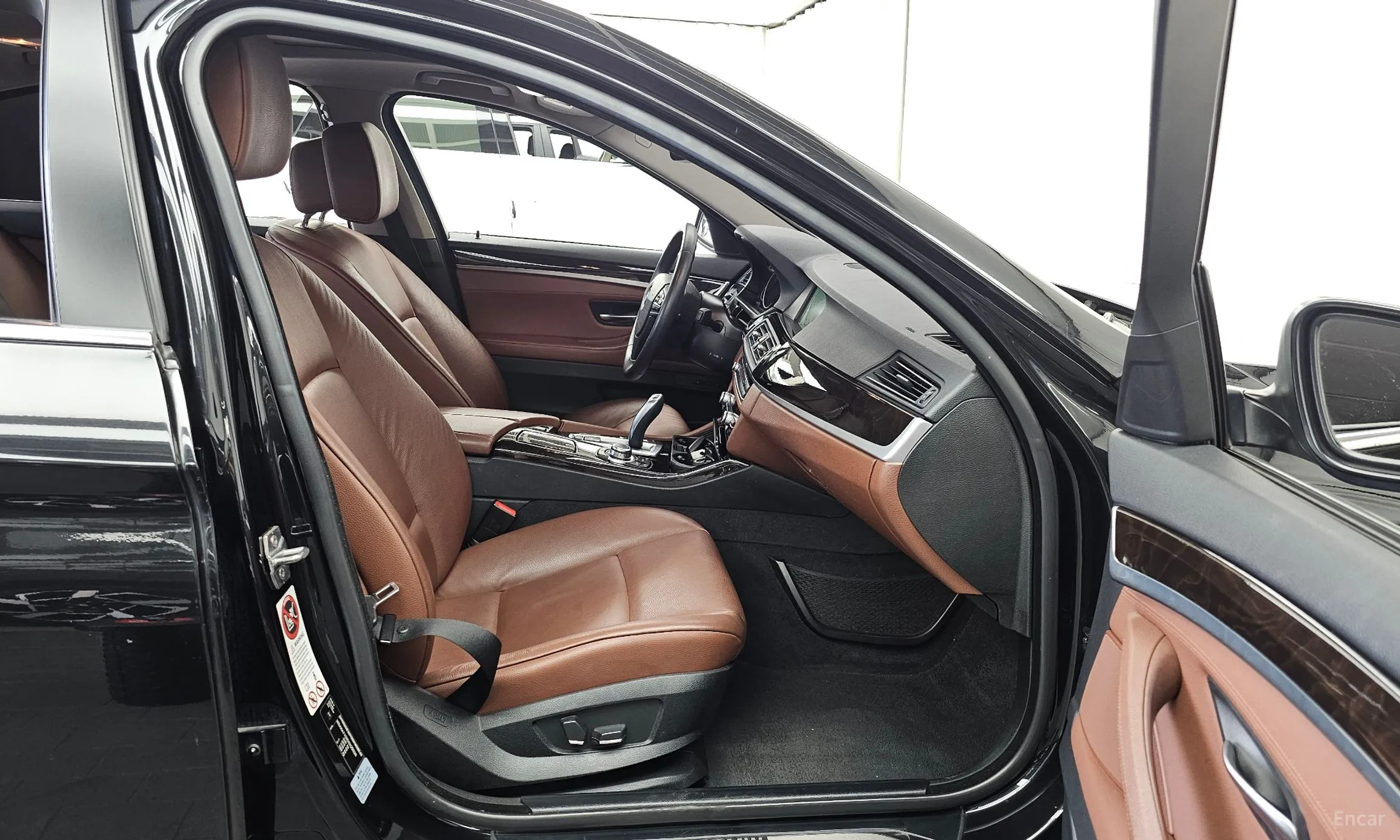 BMW 5 Series (F10) превью 11