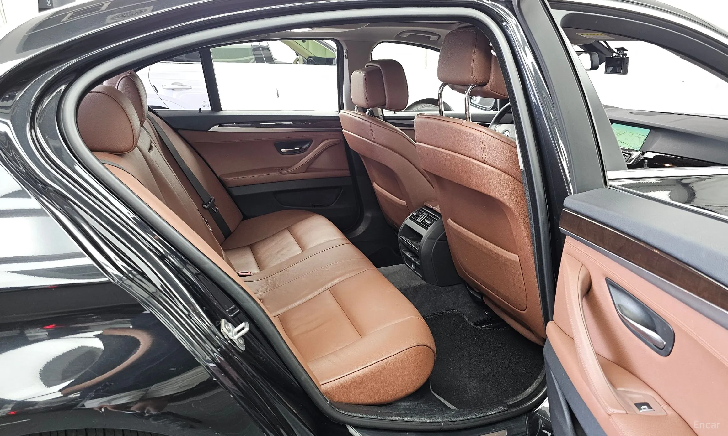 BMW 5 Series (F10) превью 12