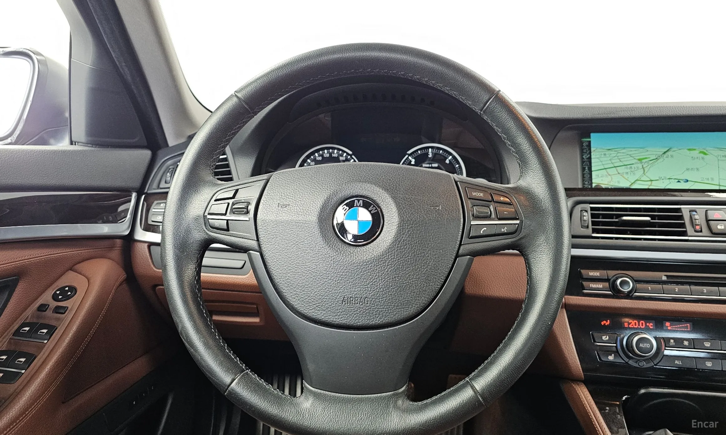 BMW 5 Series (F10) превью 13
