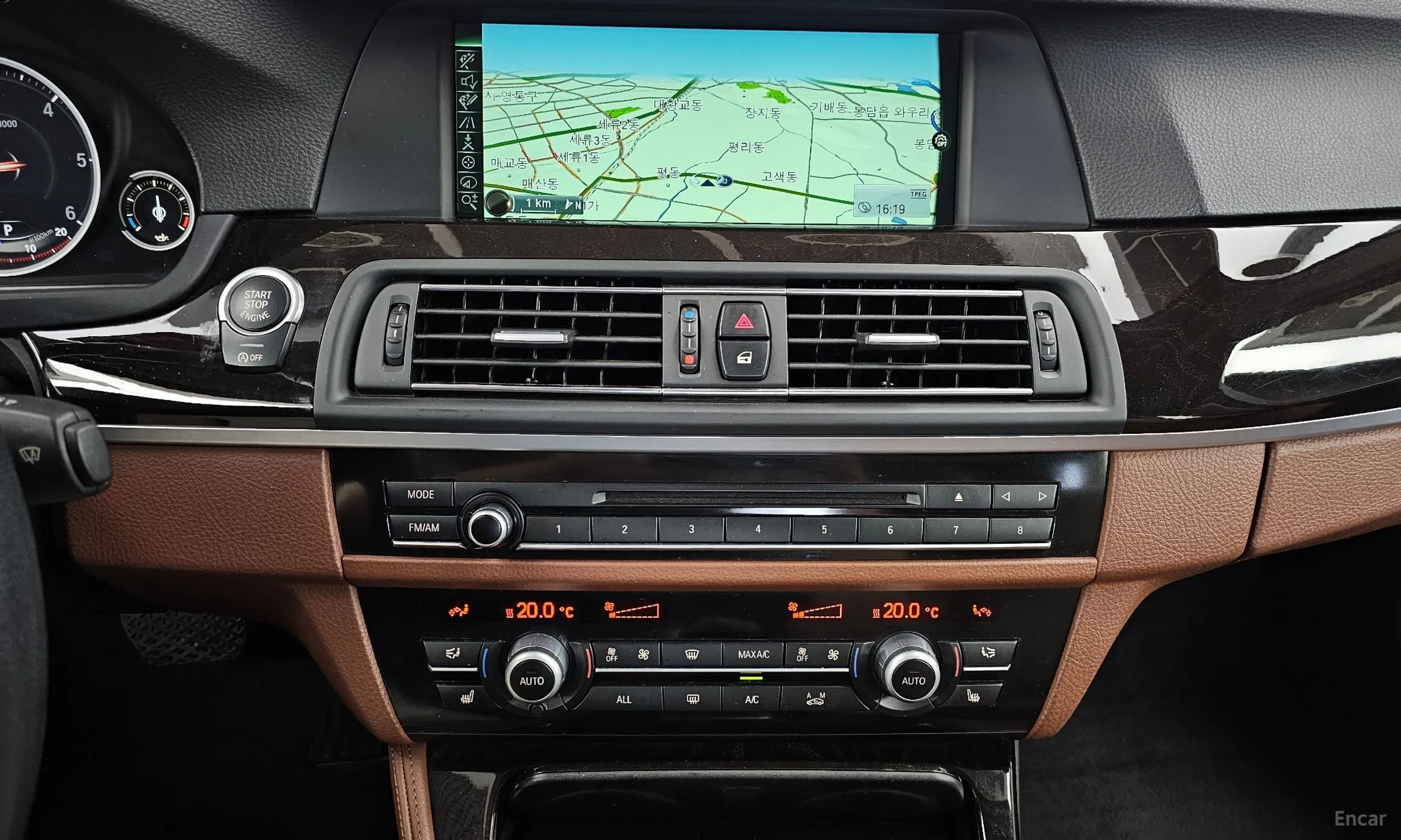 BMW 5 Series (F10) превью 14