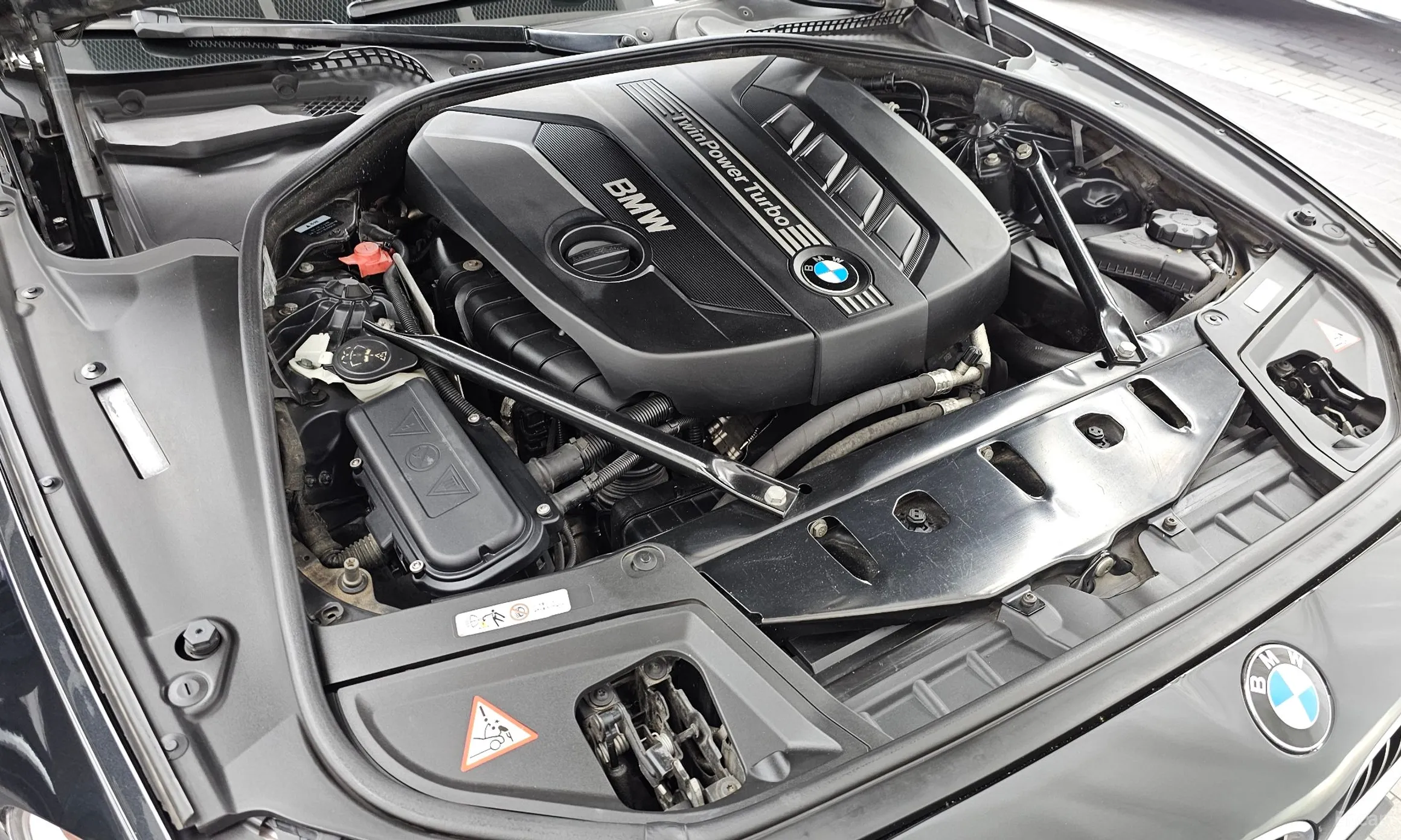 BMW 5 Series (F10) превью 6