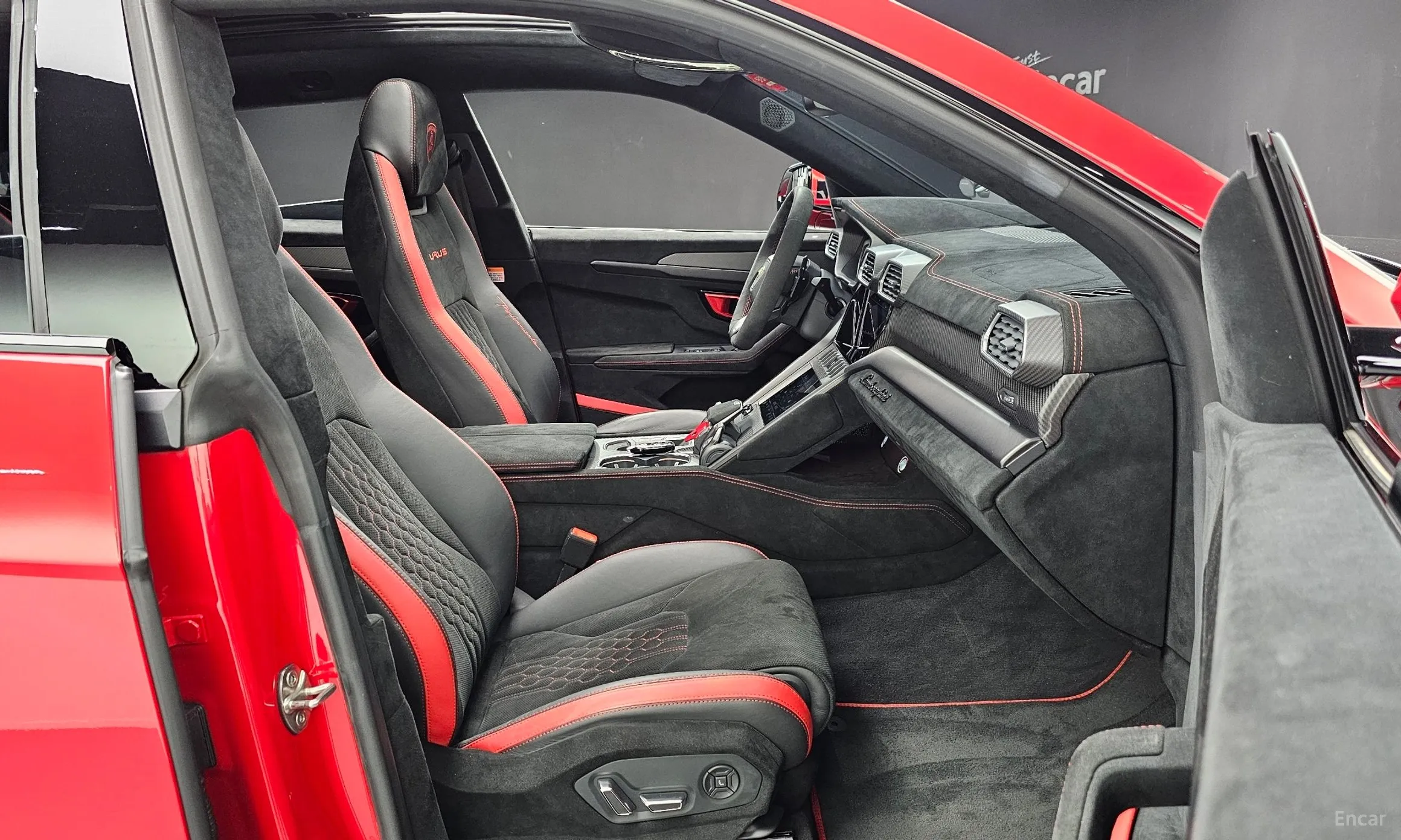 Lamborghini Urus превью 12