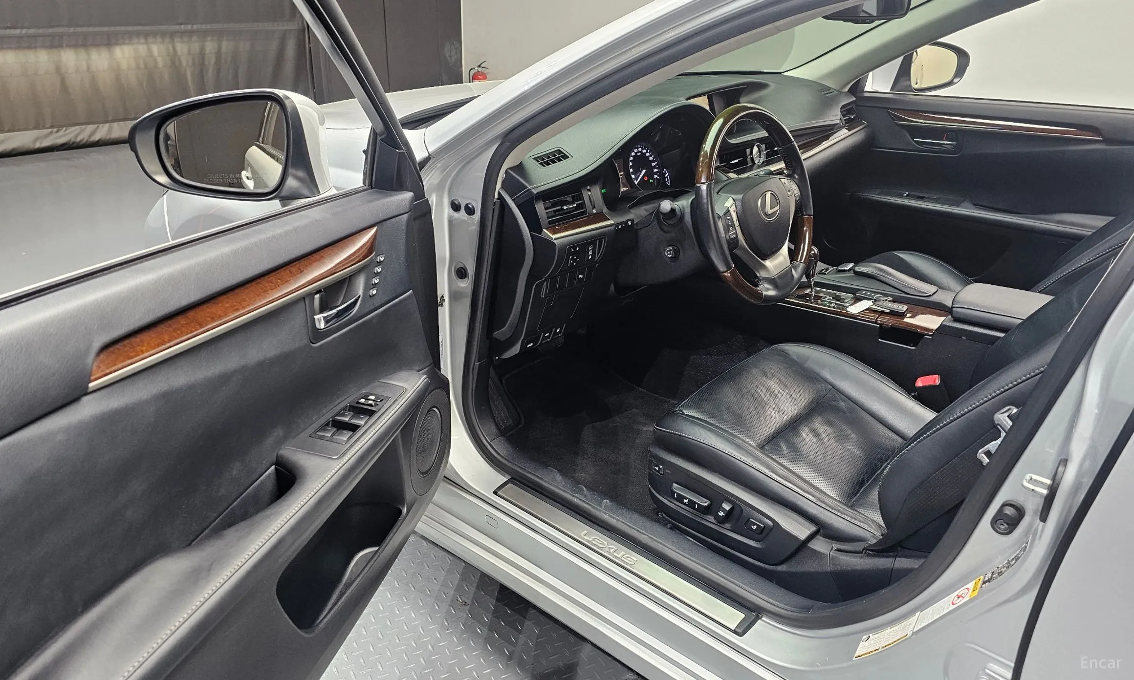 Lexus New ES300h превью 10