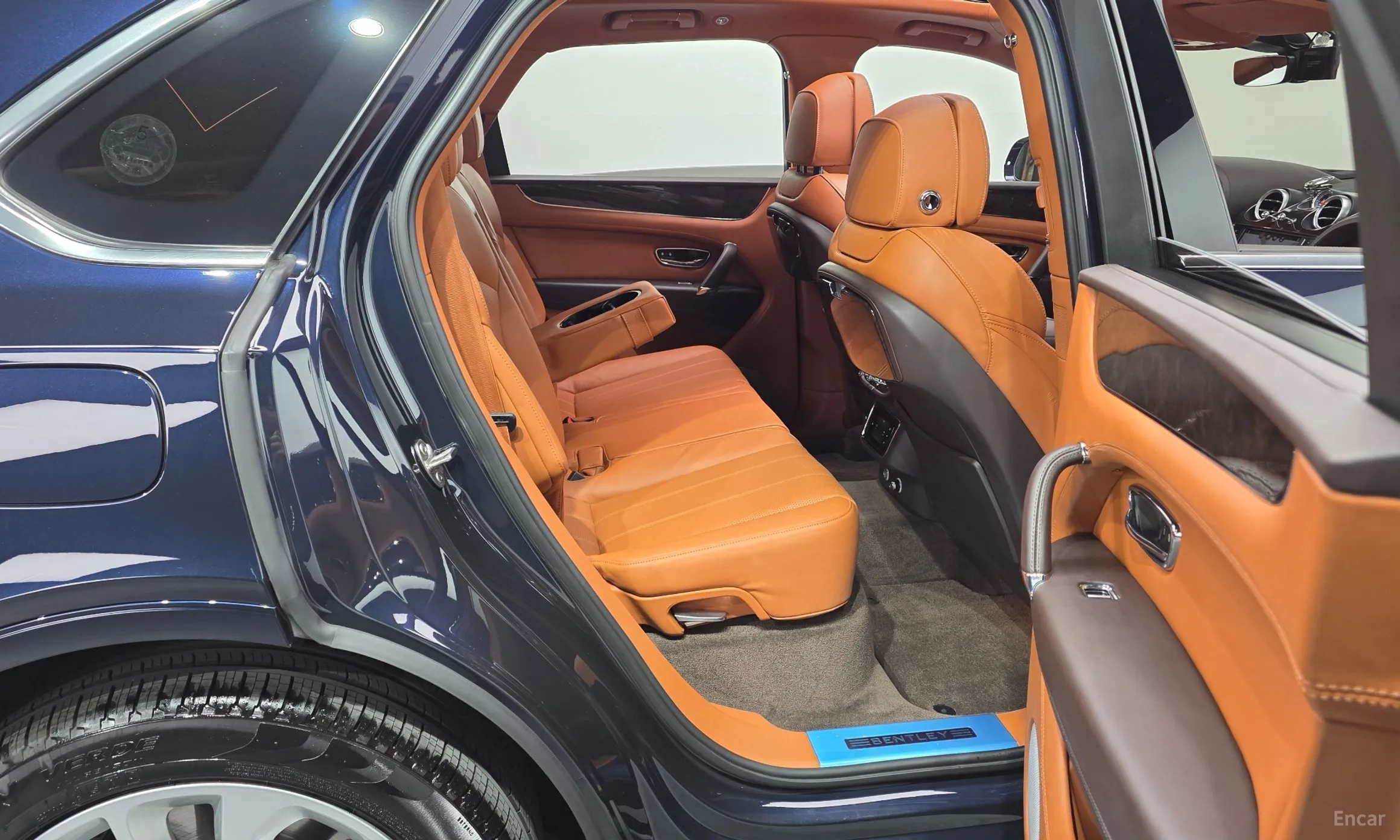Bentley Bentayga превью 11
