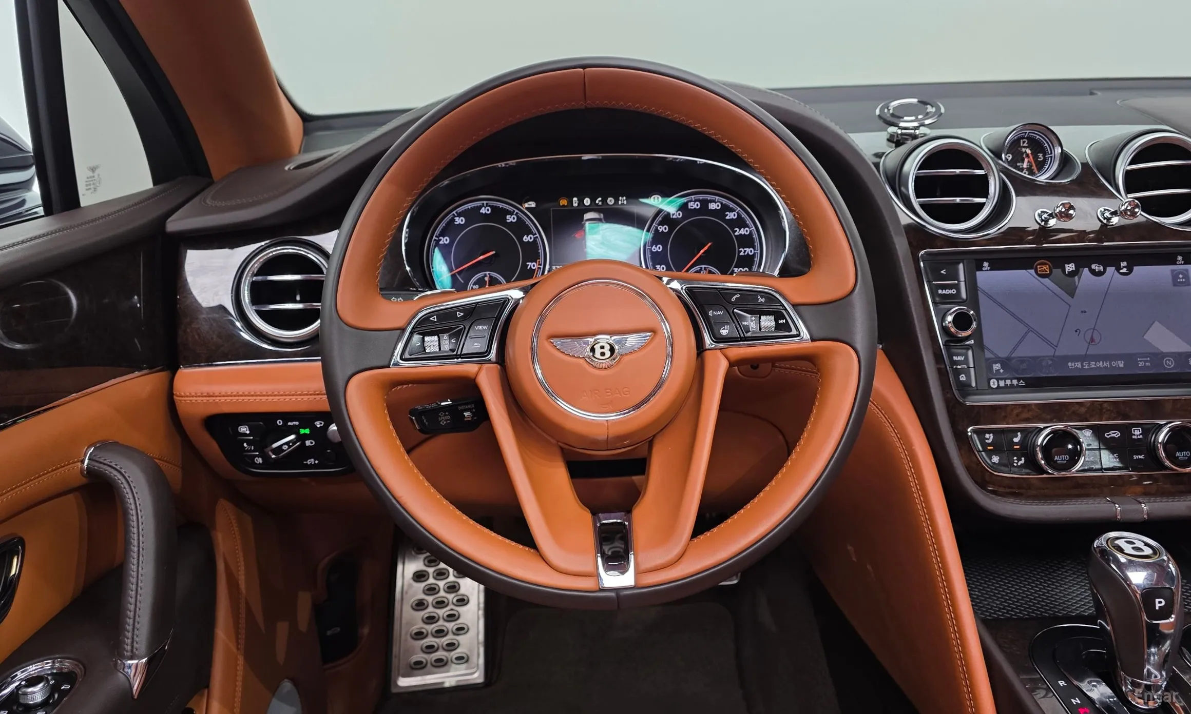 Bentley Bentayga превью 13