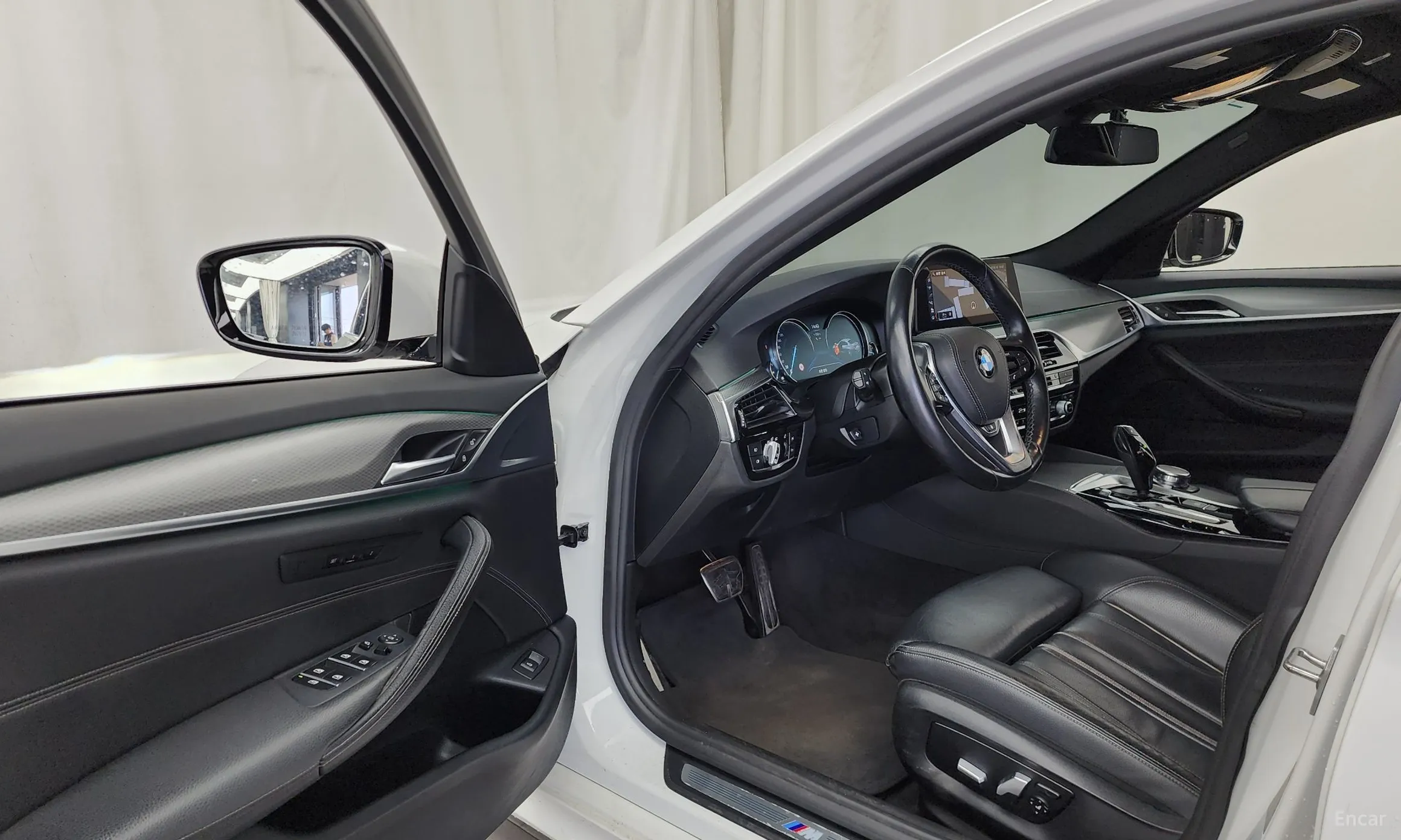 BMW 5 Series (G30) превью 10
