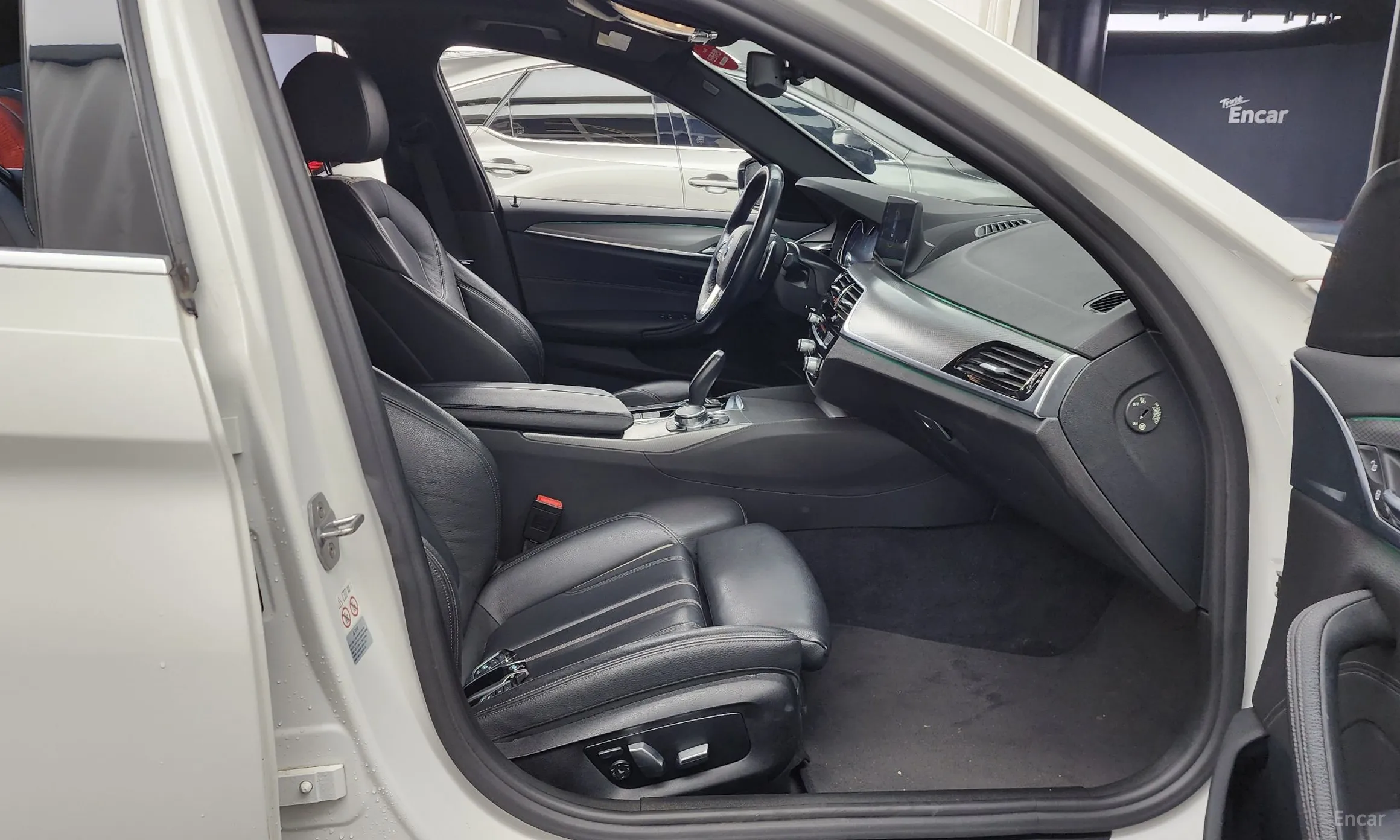 BMW 5 Series (G30) превью 11